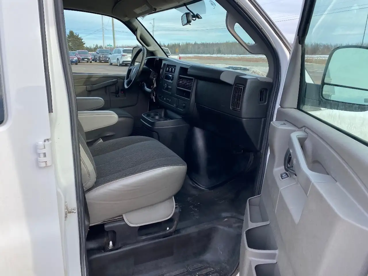 GMC Savana снимка GMC Savana