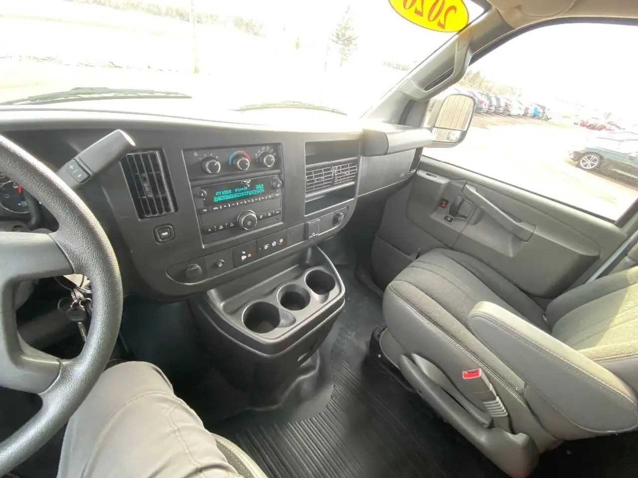 GMC Savana снимка GMC Savana