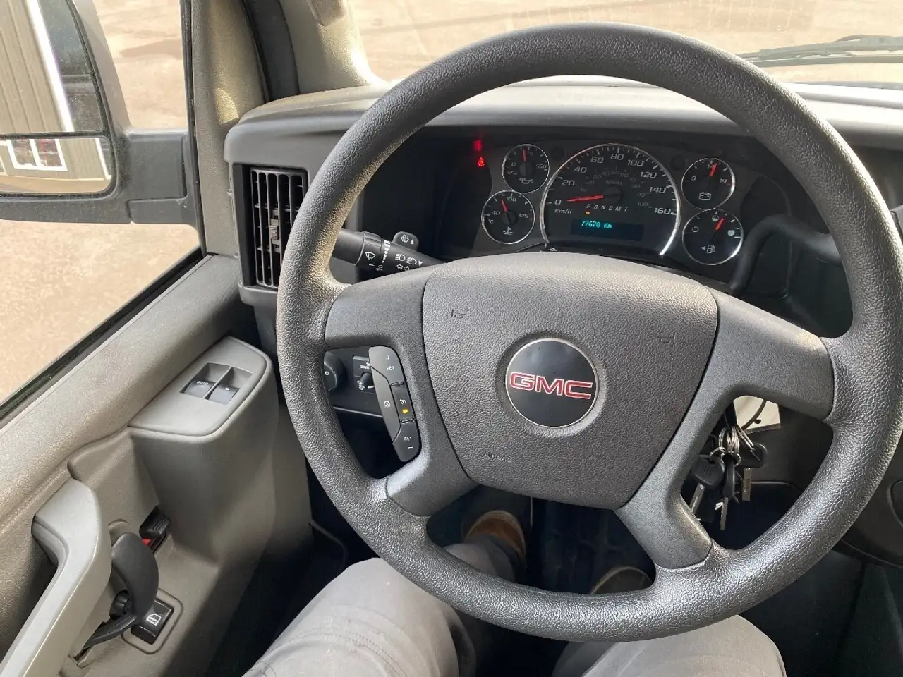 GMC Savana снимка GMC Savana