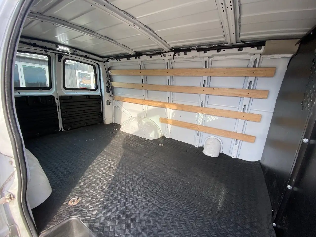 GMC Savana снимка GMC Savana