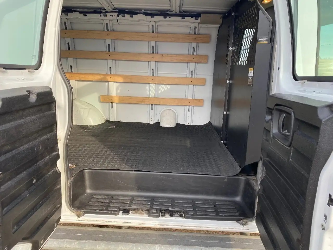GMC Savana снимка GMC Savana