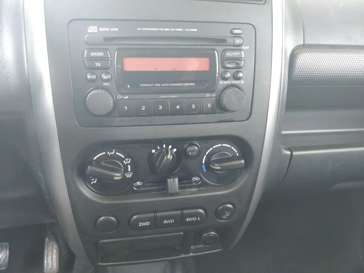 SUZUKI JIMNY 1.3 - 86ch - 81 250KMS - ATTELAGE