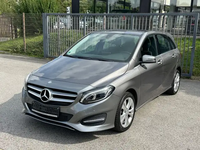 Mercedes-Benz B 180 d Score LED NAVI 1. Hand AHK