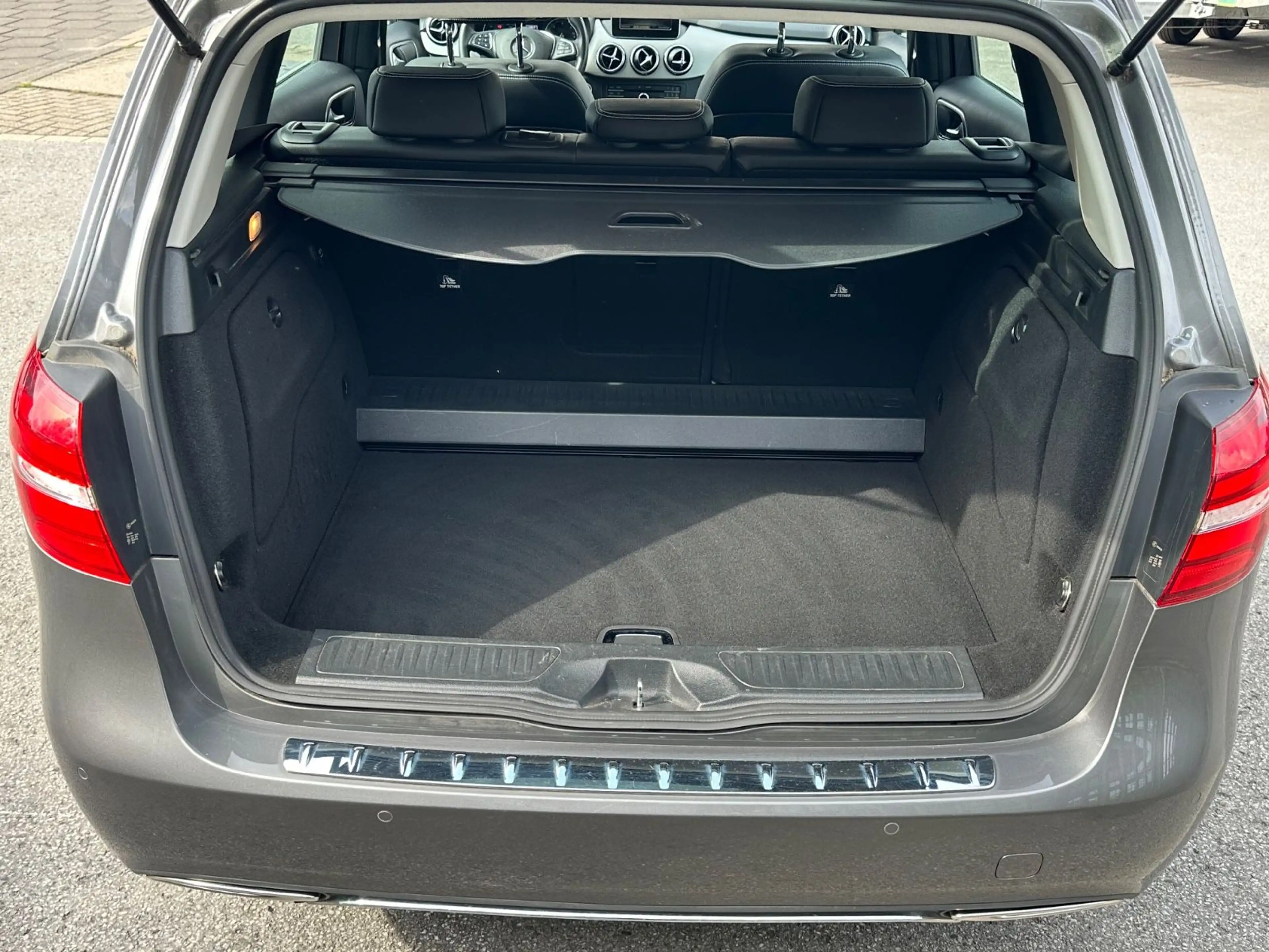 Mercedes-Benz B 180 d Score LED NAVI 1. Hand AHK — photo 15