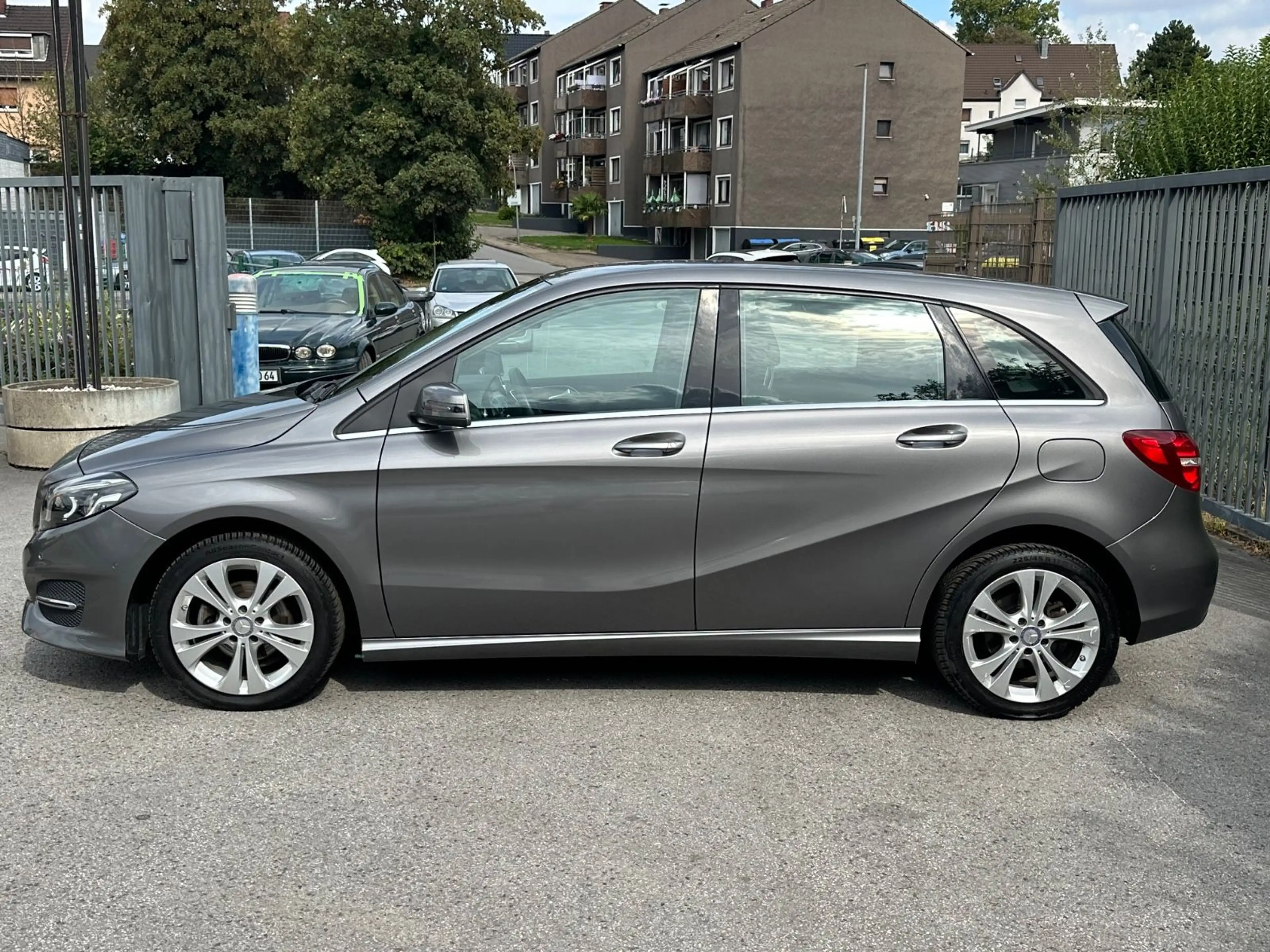 Mercedes-Benz B 180 d Score LED NAVI 1. Hand AHK — photo 16