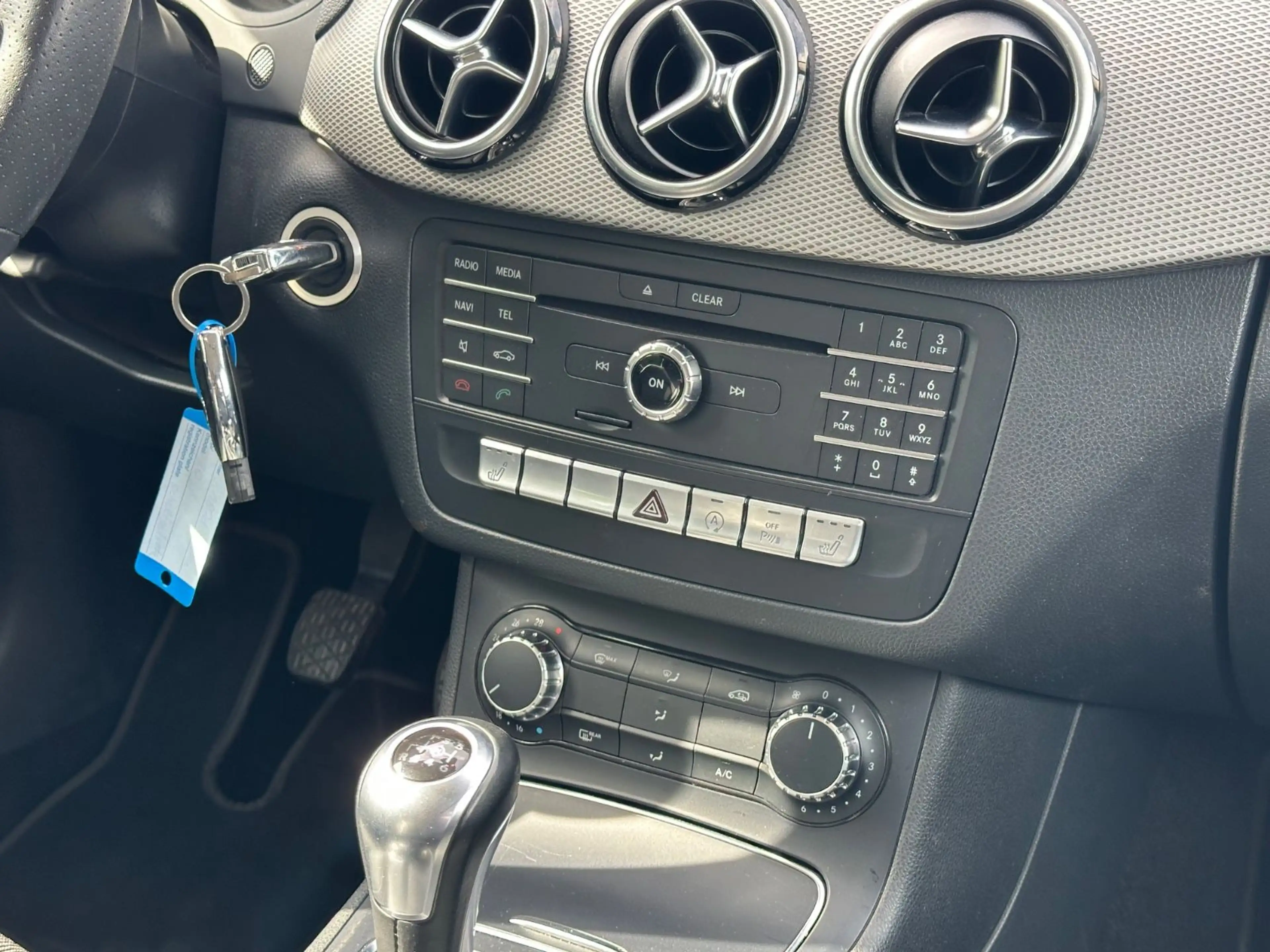 Mercedes-Benz B 180 d Score LED NAVI 1. Hand AHK — photo 12