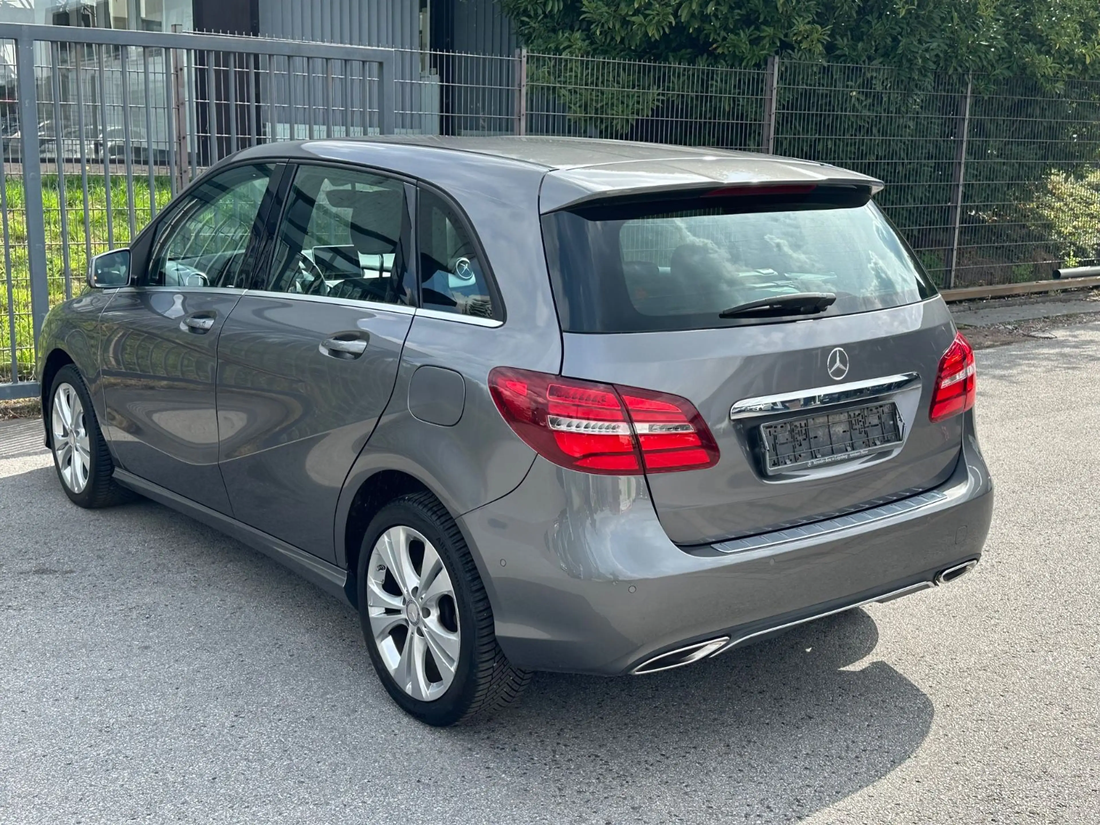 Mercedes-Benz B 180 d Score LED NAVI 1. Hand AHK — photo 9