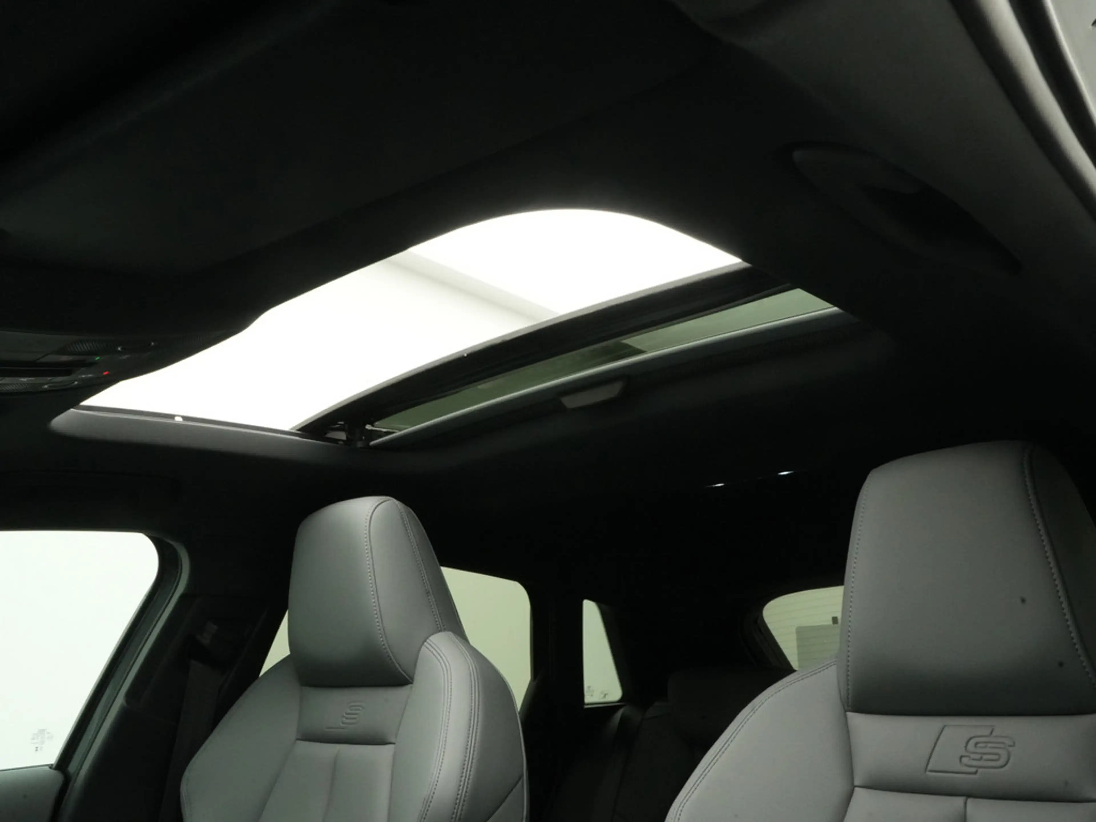 Audi S3 Sportback quattro ACC PANO B&O MATRIX PDC — photo 12