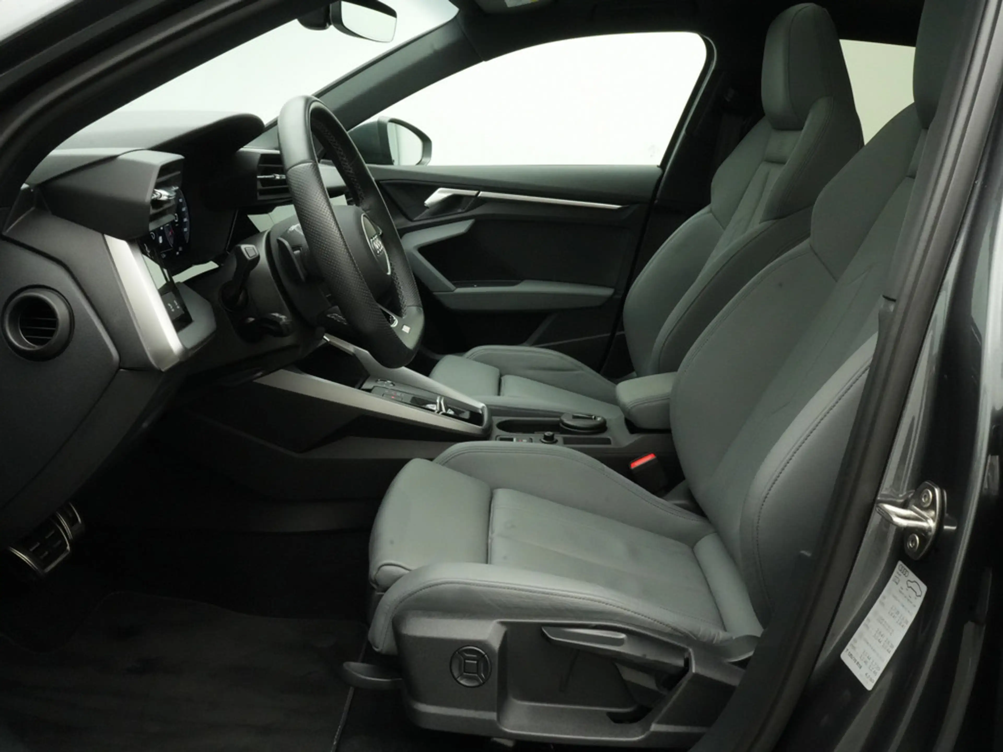Audi S3 Sportback quattro ACC PANO B&O MATRIX PDC — photo 13