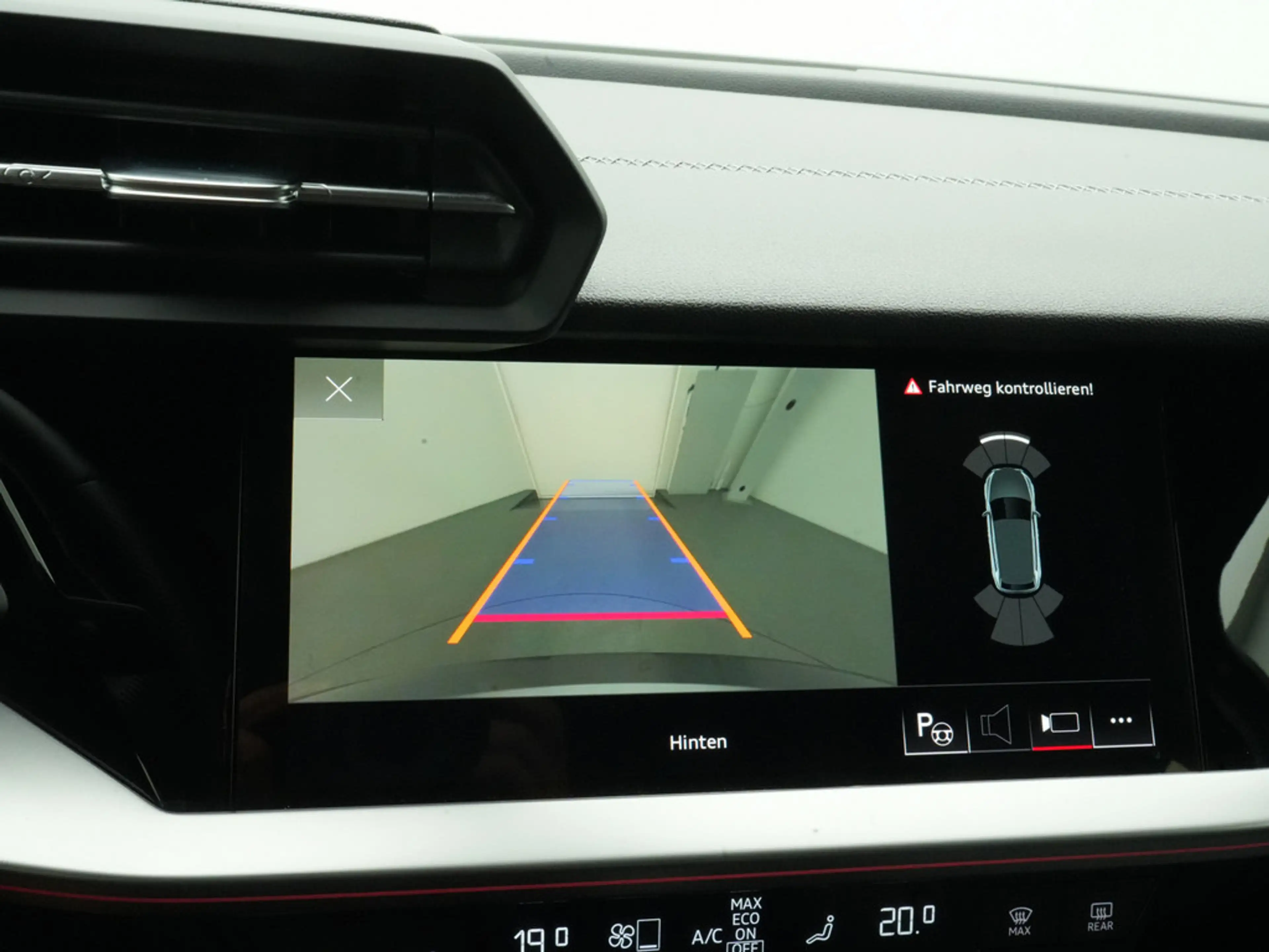Audi S3 Sportback quattro ACC PANO B&O MATRIX PDC — photo 11