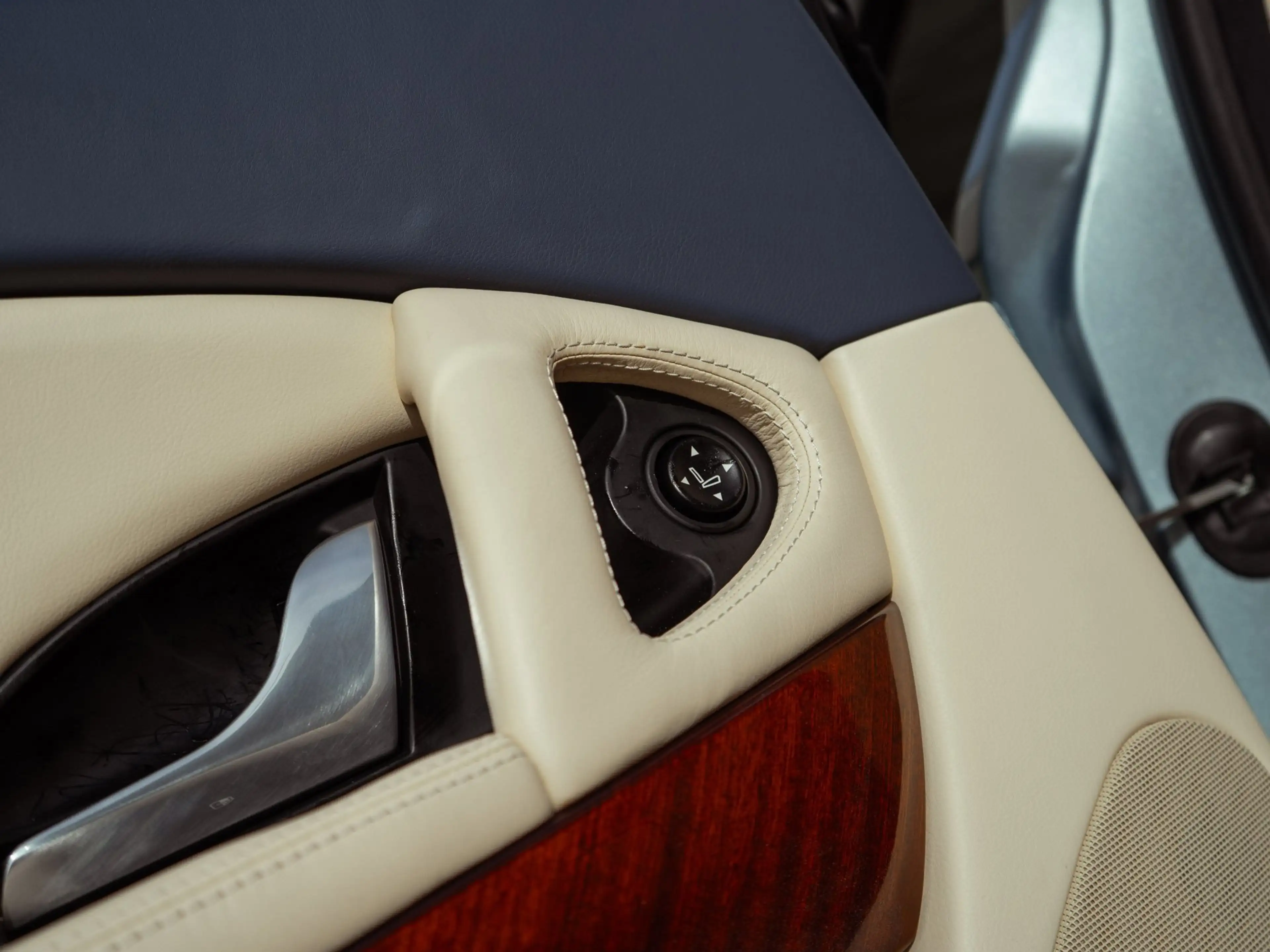 Maserati Quattroporte 4.2 V8 400PK (2005) | 41.124 km | NL-auto | Azzurr — photo 13