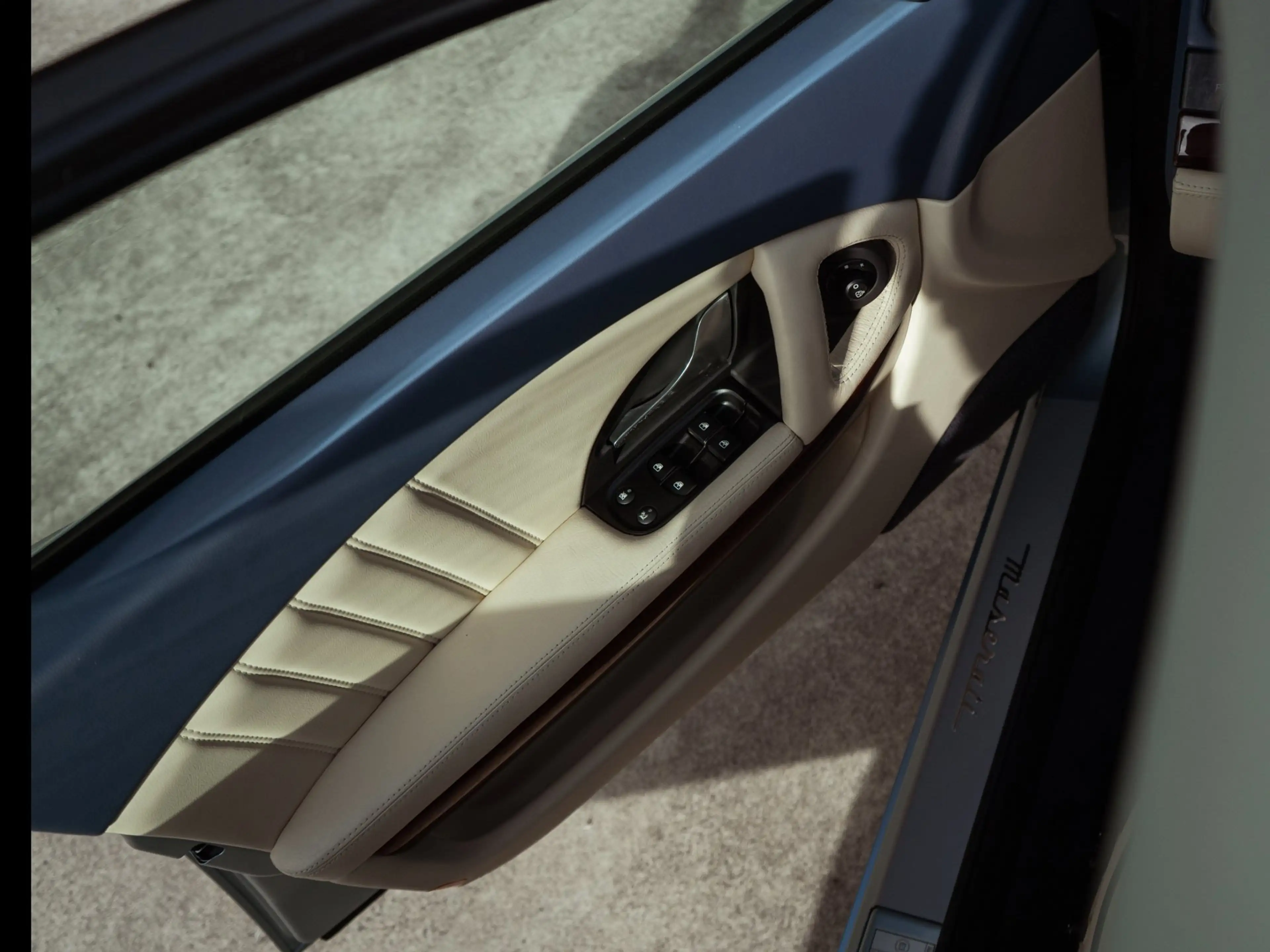 Maserati Quattroporte 4.2 V8 400PK (2005) | 41.124 km | NL-auto | Azzurr — photo 12