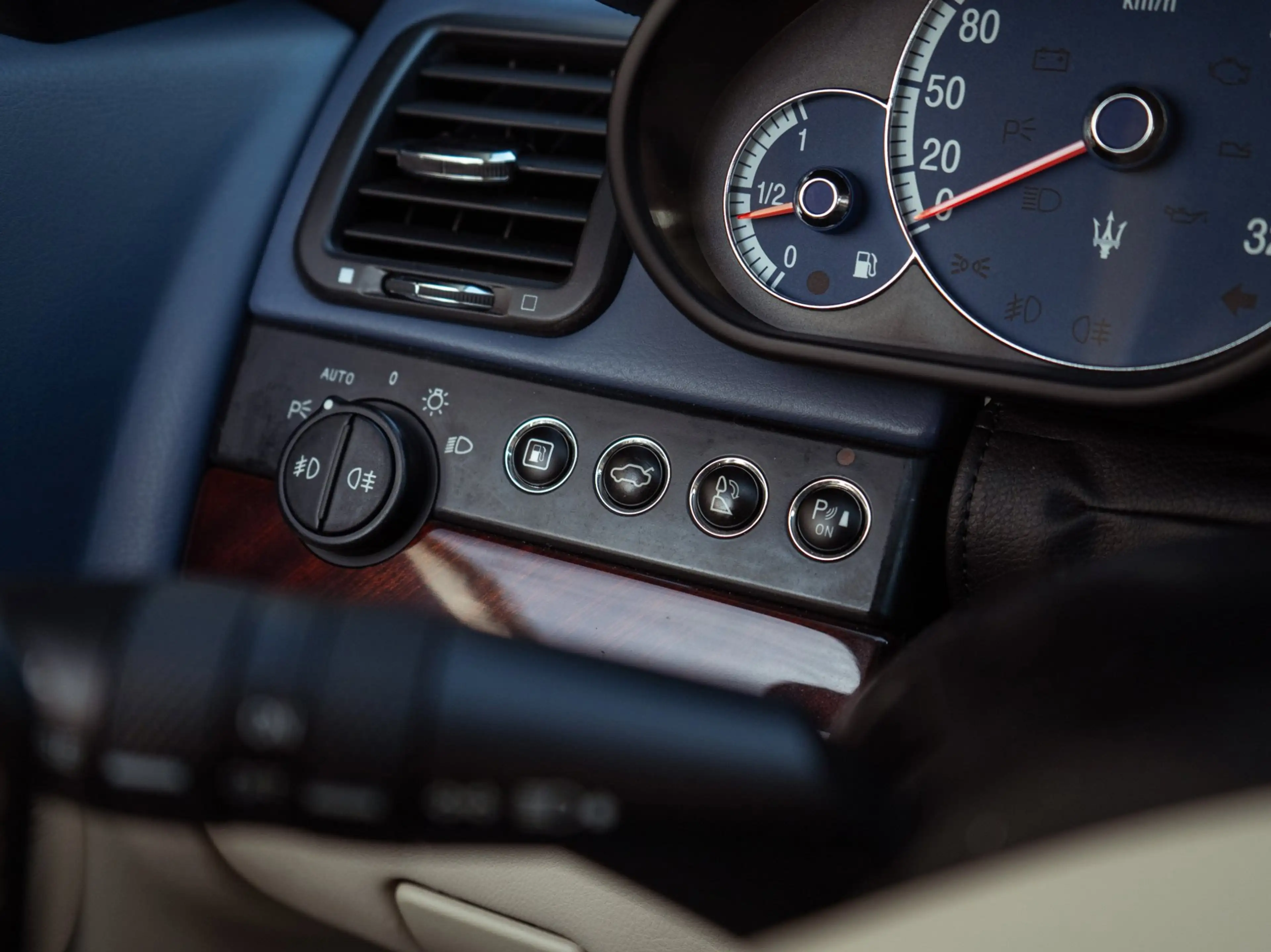 Maserati Quattroporte 4.2 V8 400PK (2005) | 41.124 km | NL-auto | Azzurr — photo 14