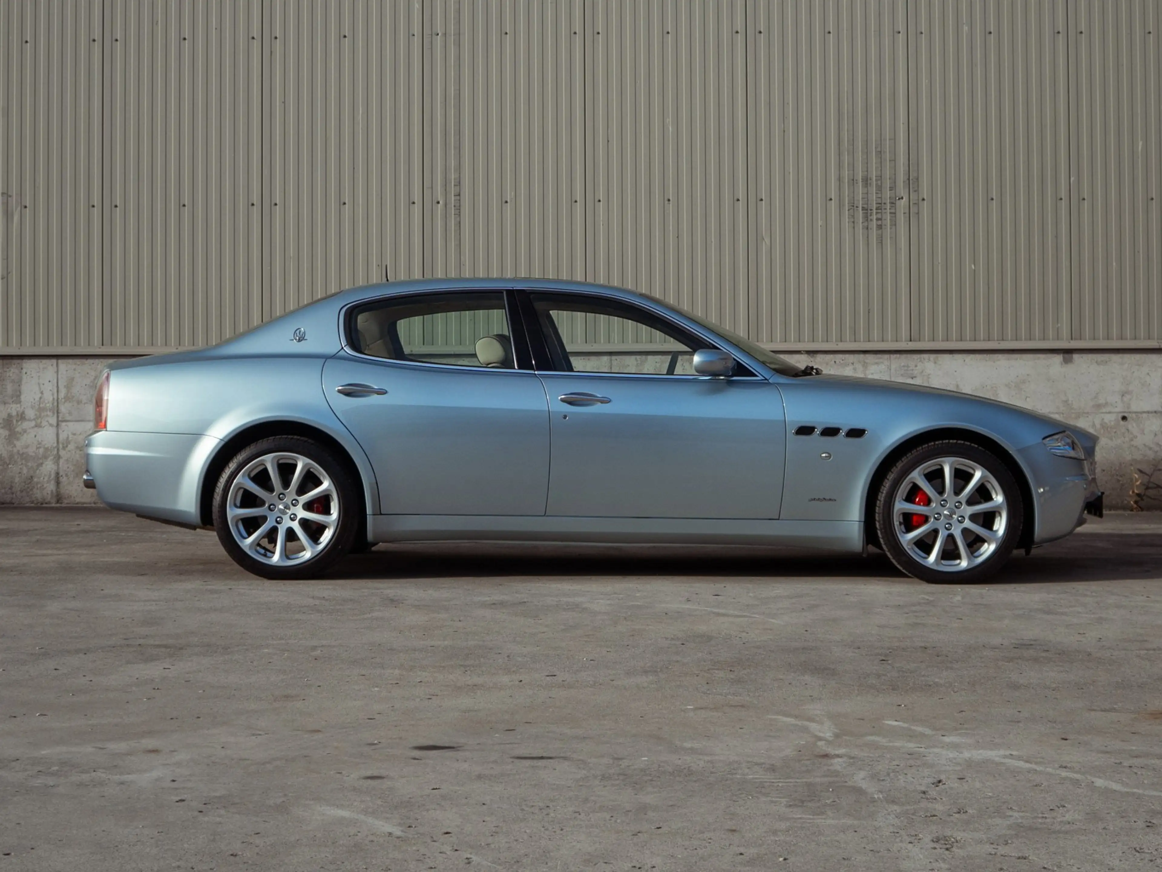 Maserati Quattroporte 4.2 V8 400PK (2005) | 41.124 km | NL-auto | Azzurr — photo 10
