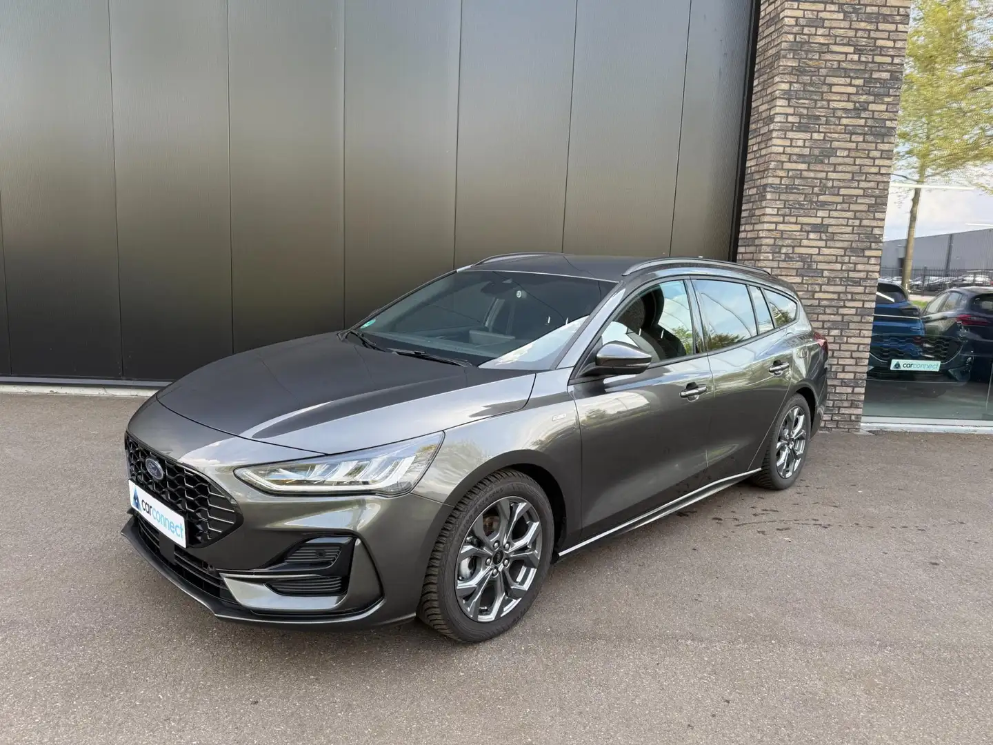 Ford Focus Wagon 1.0 Eco 155pk AUT. Hybrid ST Line X Trekhaak Grijs - 1