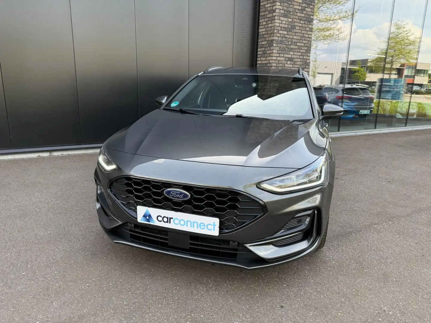 Ford Focus Wagon 1.0 Eco 155pk AUT. Hybrid ST Line X Trekhaak Grijs - 2