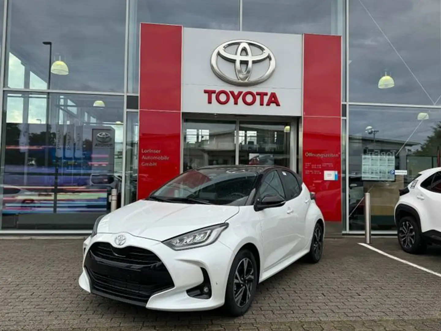 Toyota Yaris & 1.5 Black & White Black&White +FLA+SpurH Schwarz - 1