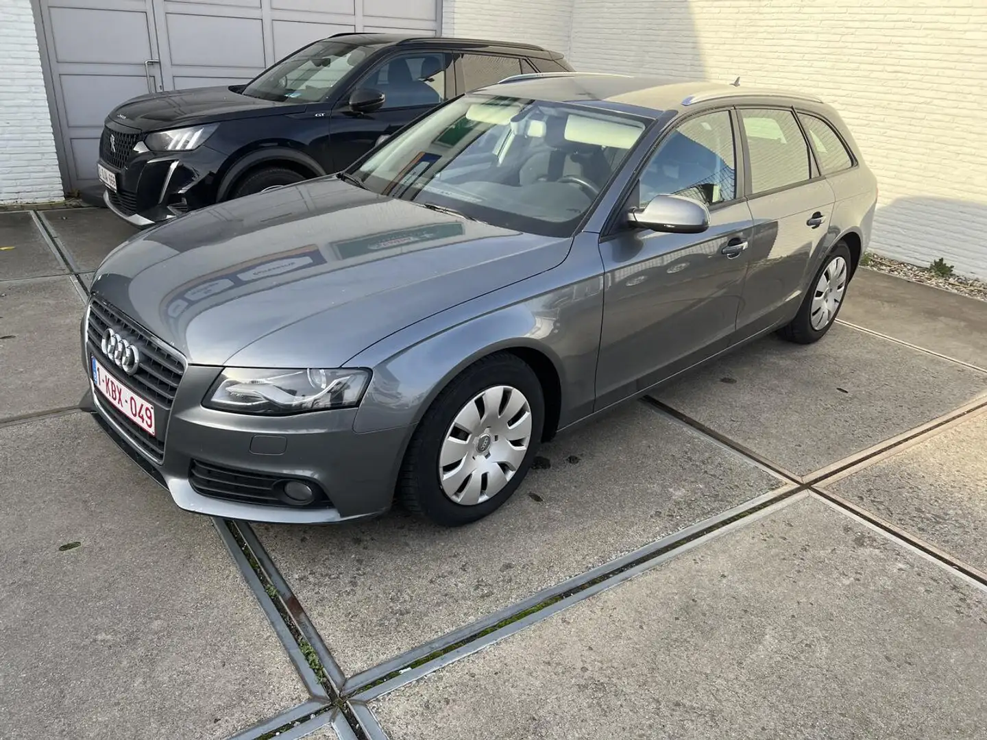 Audi A4 Avant/Xenon/Sportzetels/ siva - 1