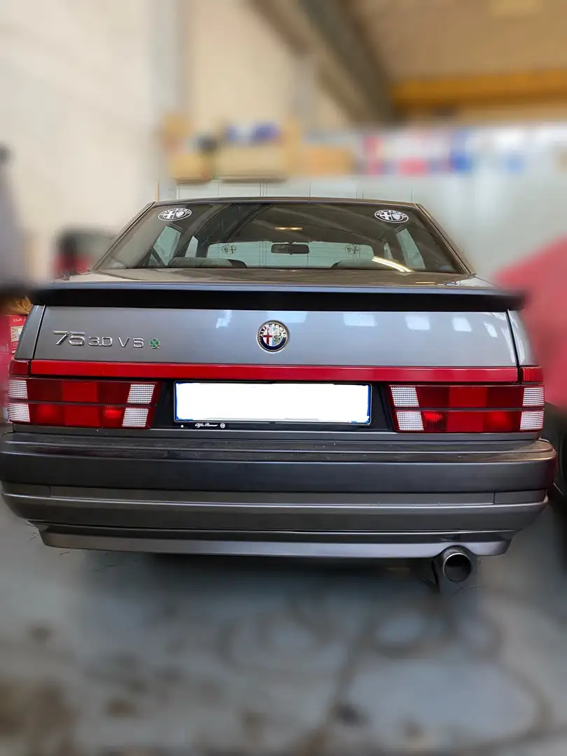 Alfa Romeo 75 3.0 V6 QV Grau - 2