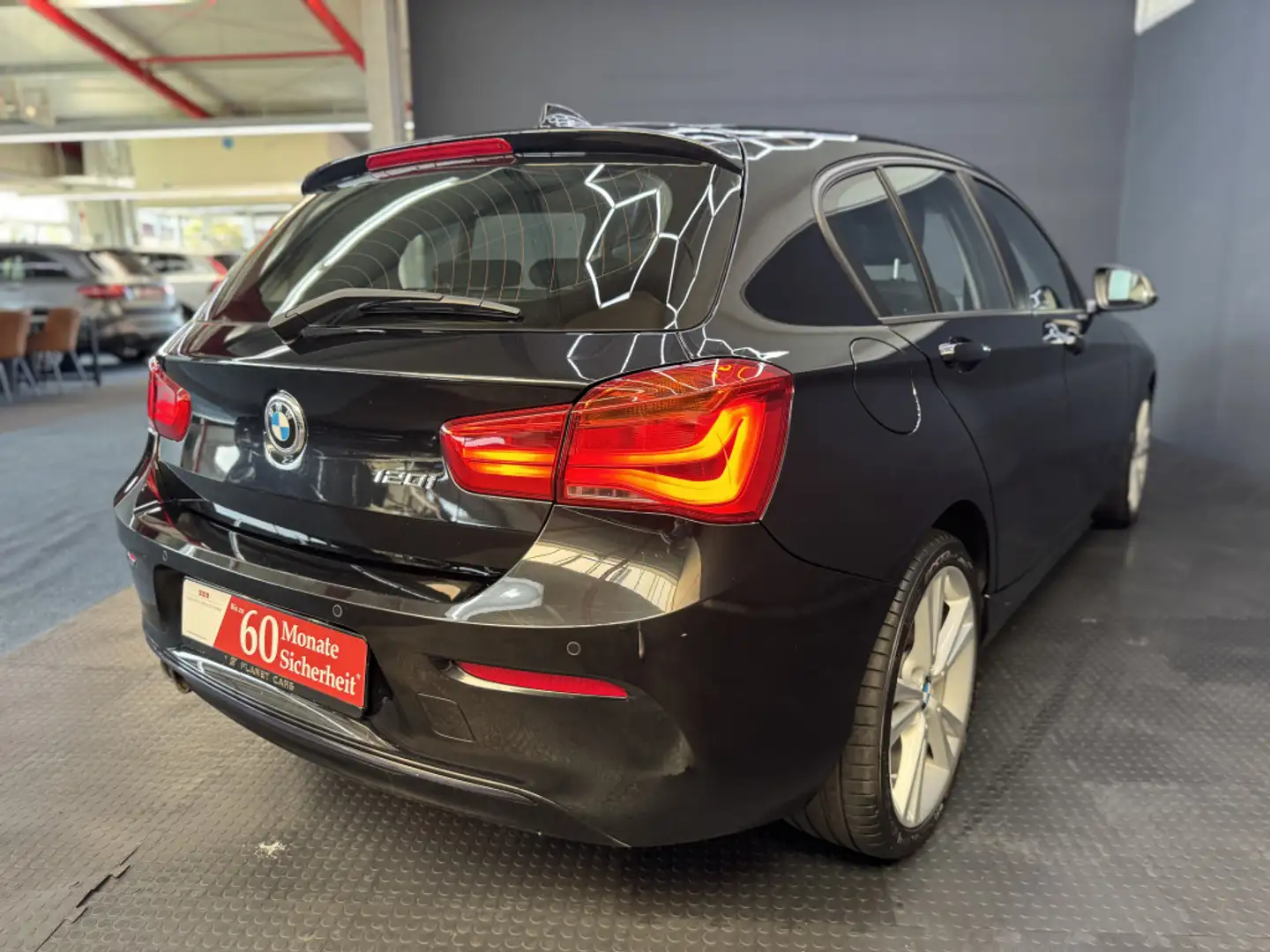 BMW 120 i Sport Line*3J.Garantie*Automatik*LED* Zwart - 2
