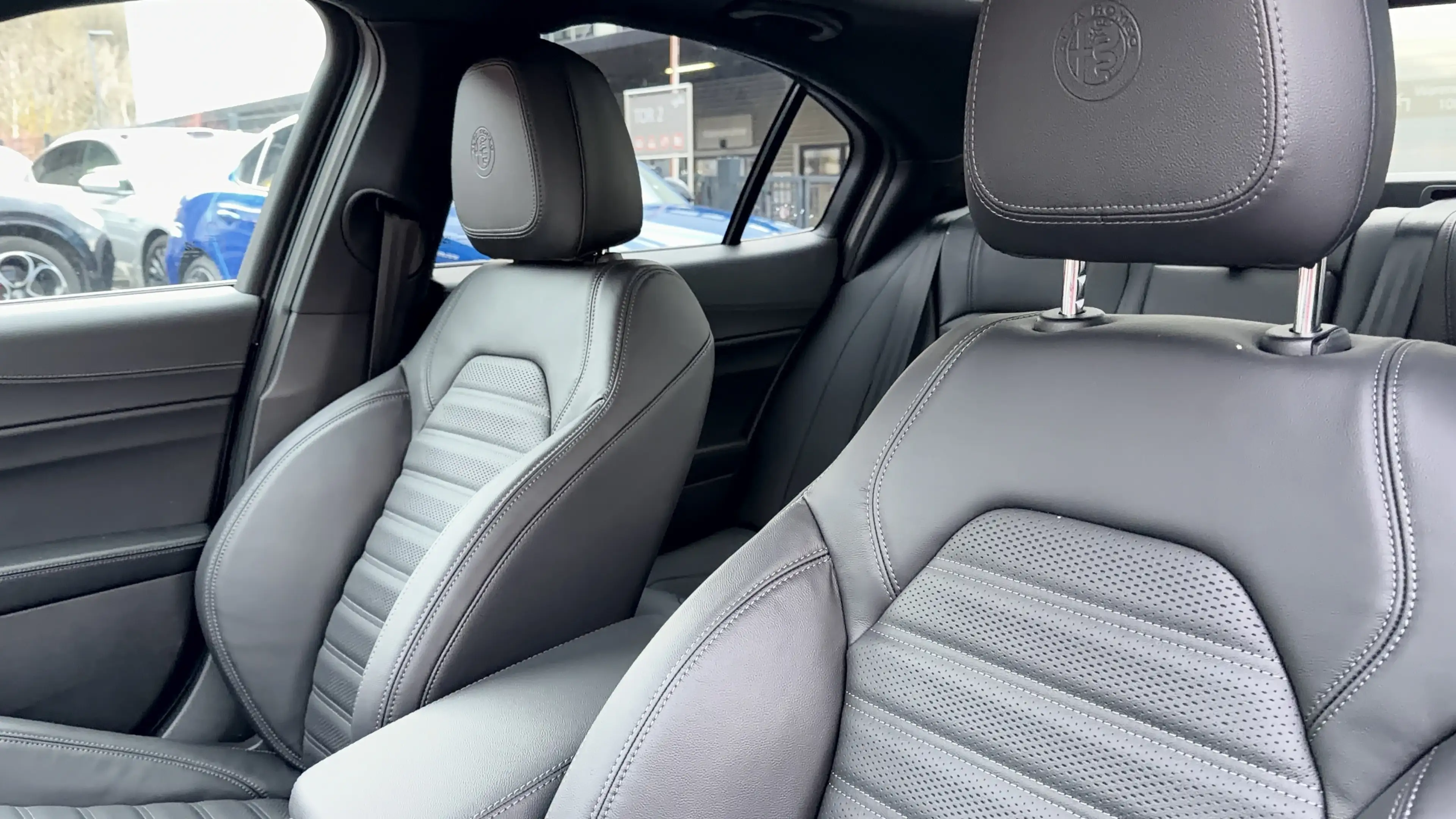 Alfa Romeo Giulia Veloce Q4 | Pano | Technologie-Paket — photo 12