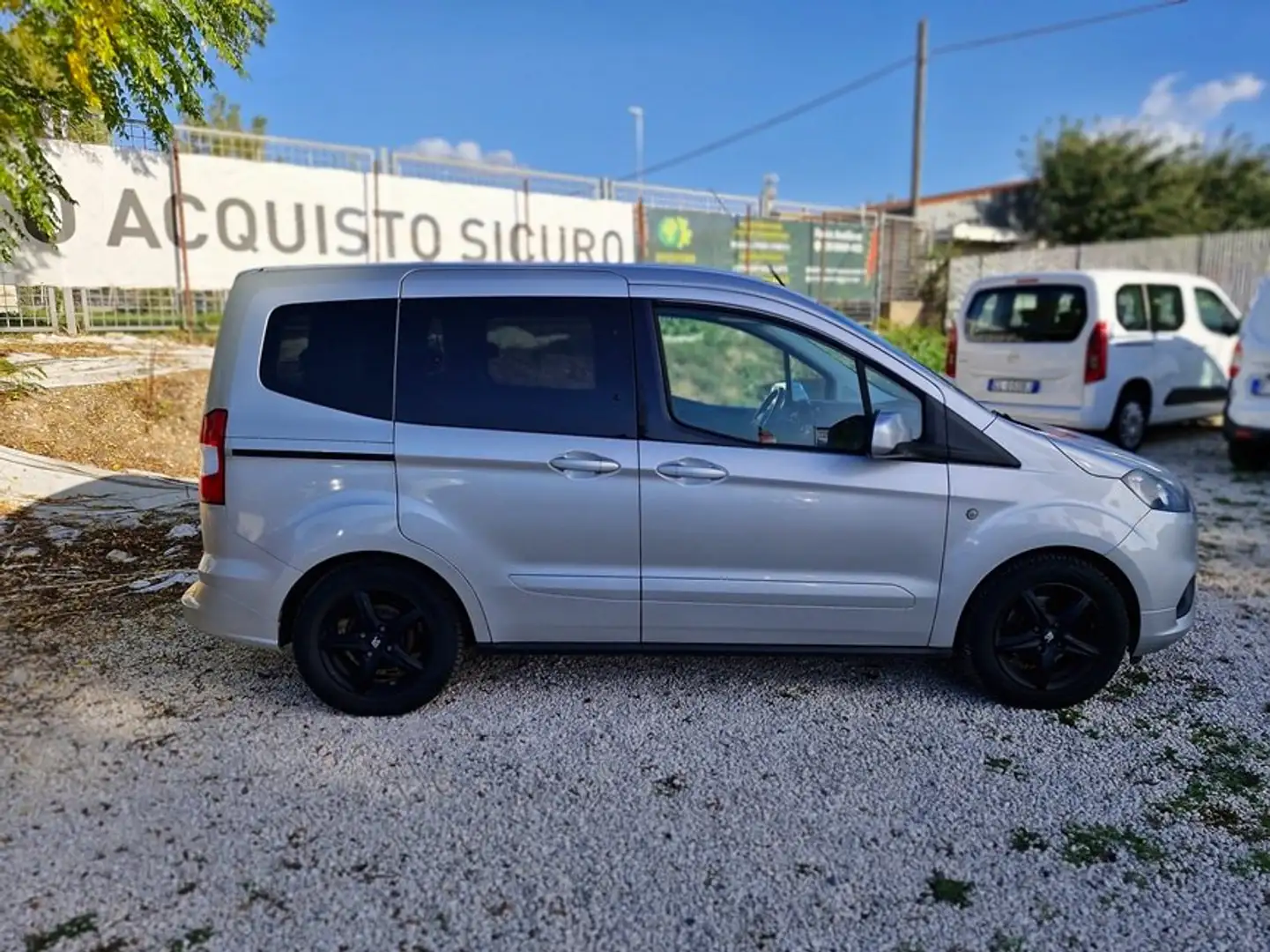 Ford Tourneo Courier ECO BOST 100 CV PLUS Silber - 2