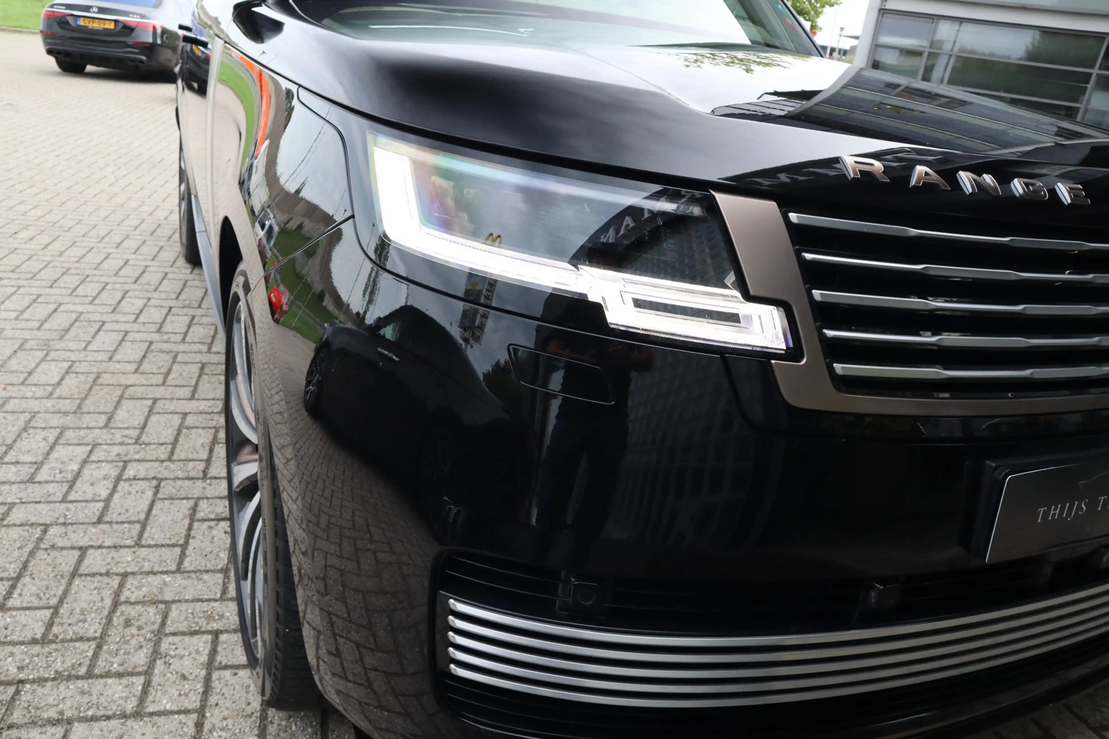 Land Rover Range Rover P550e SV | Meridian Signature Audio, Achterasbestu — photo 11