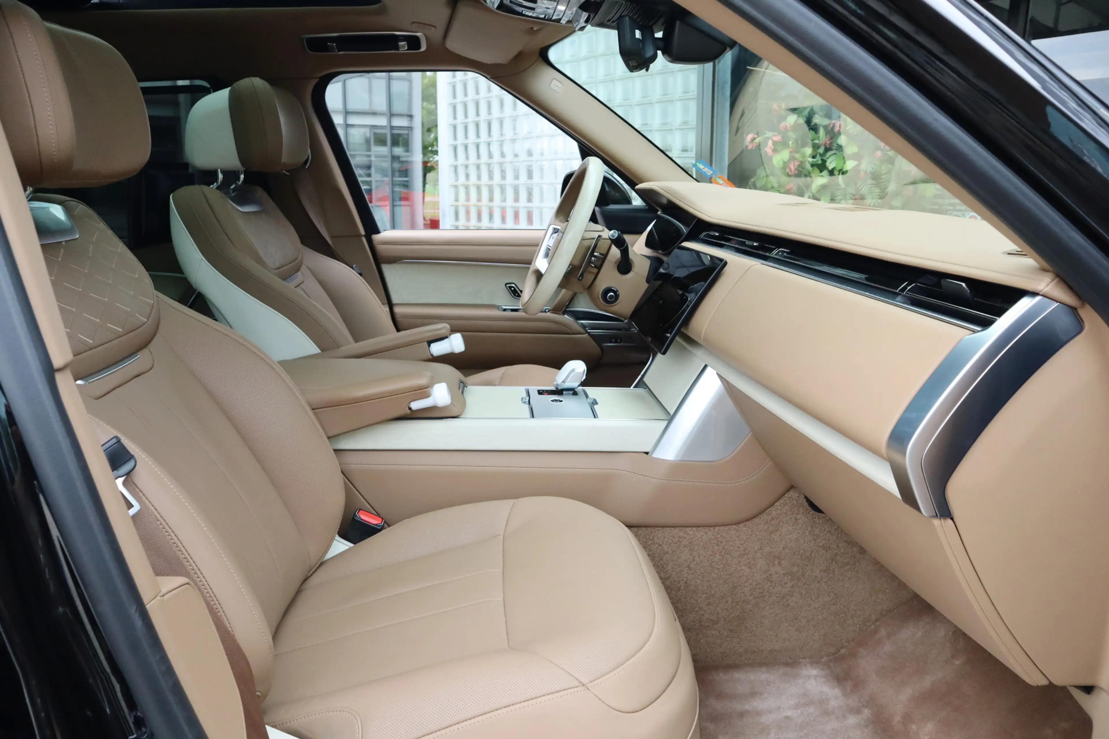 Land Rover Range Rover P550e SV | Meridian Signature Audio, Achterasbestu — photo 13