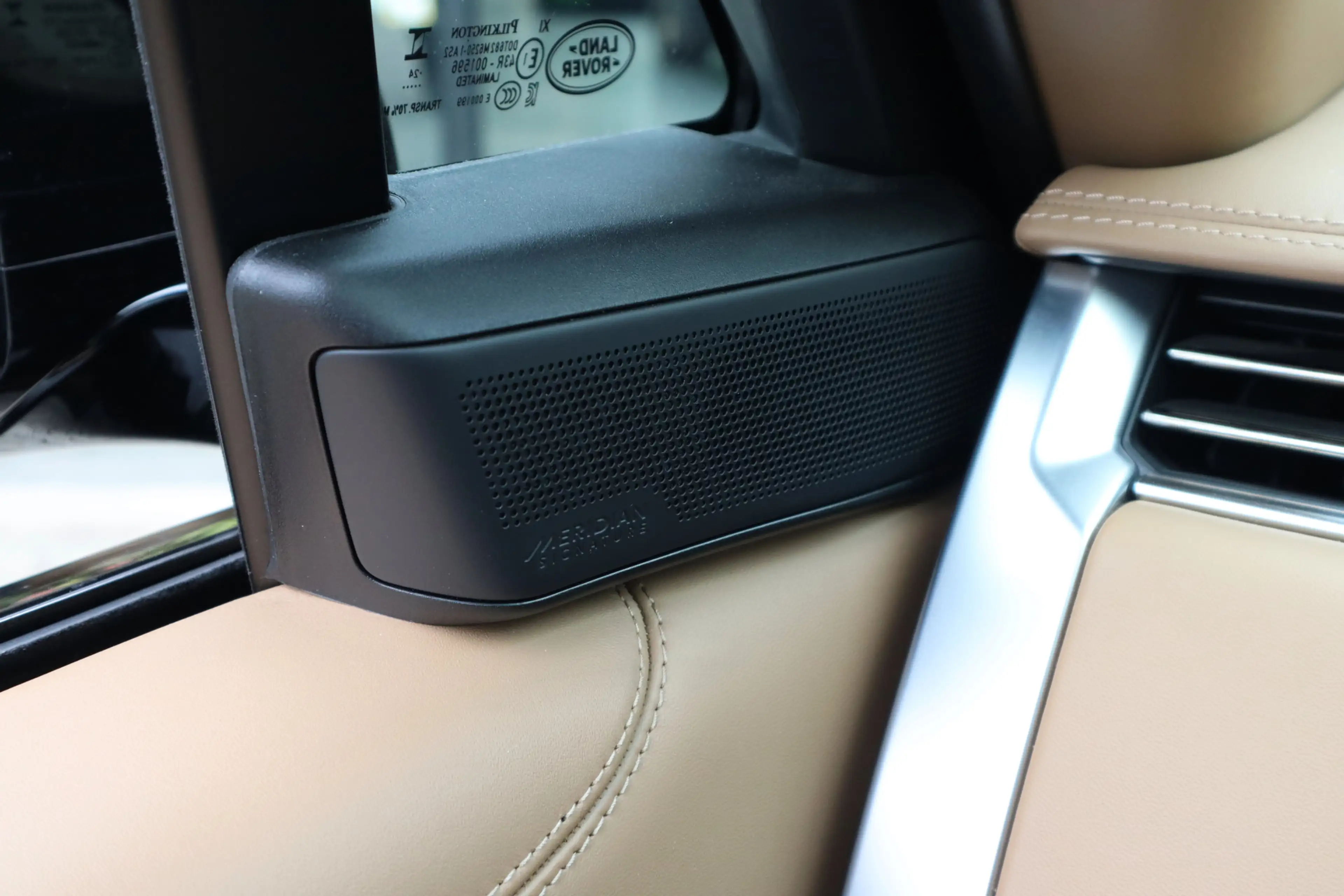 Land Rover Range Rover P550e SV | Meridian Signature Audio, Achterasbestu — photo 25