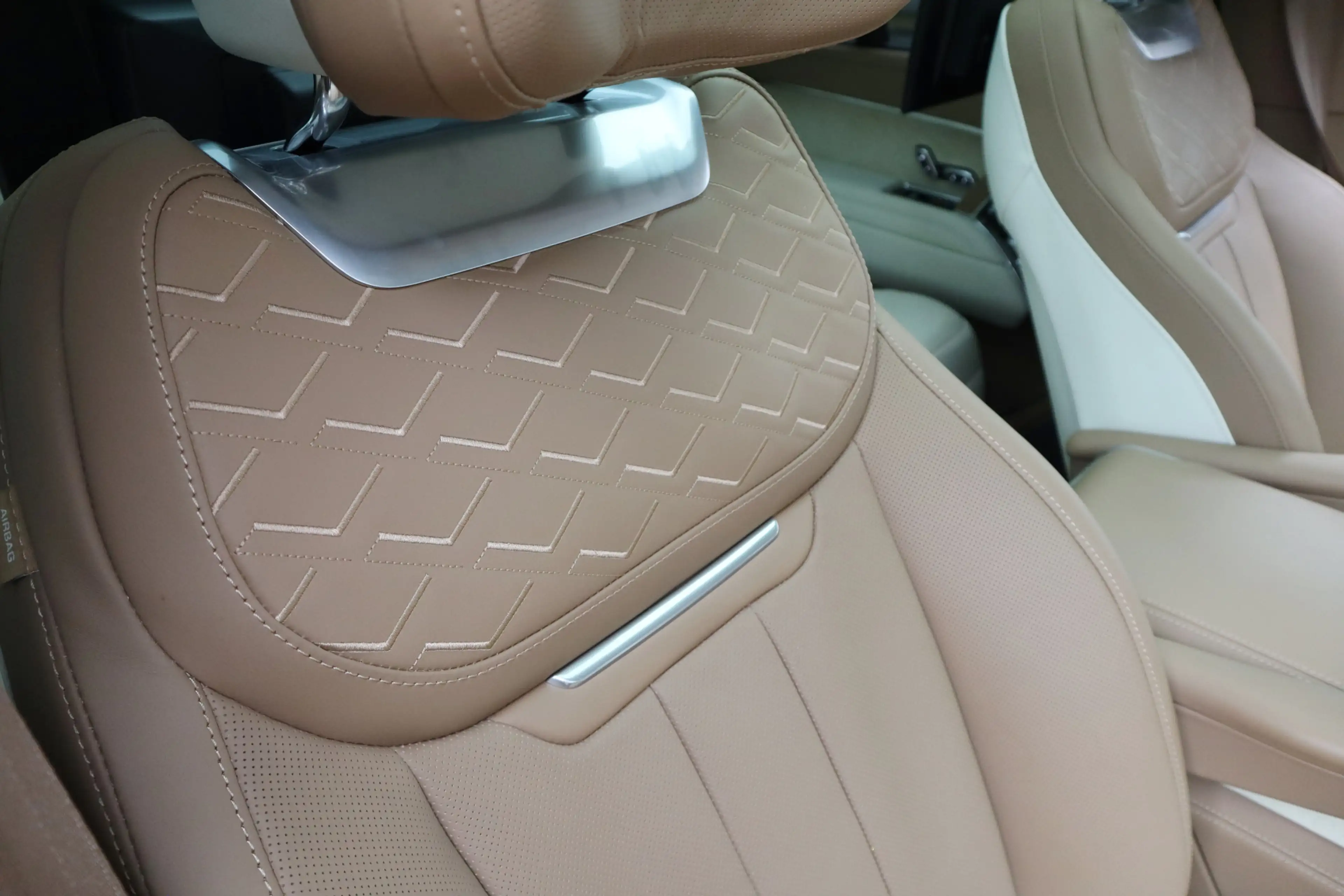 Land Rover Range Rover P550e SV | Meridian Signature Audio, Achterasbestu — photo 15
