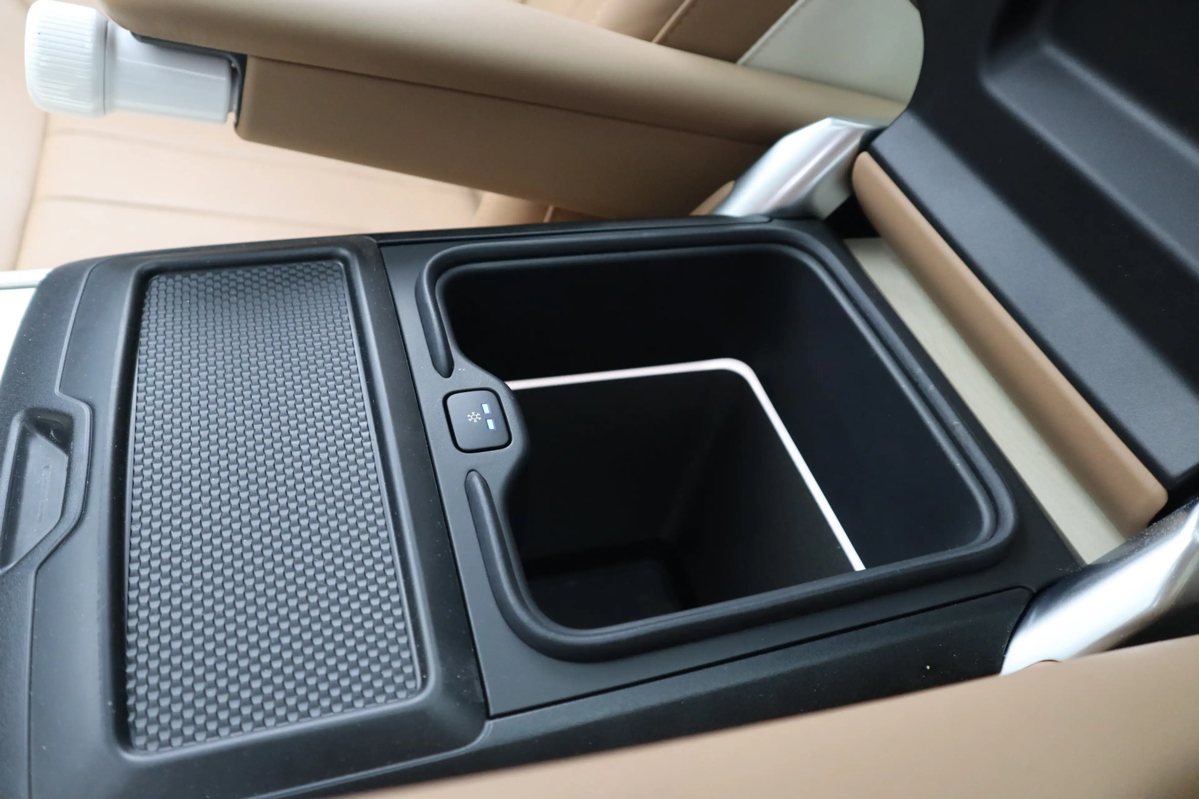 Land Rover Range Rover P550e SV | Meridian Signature Audio, Achterasbestu — photo 35