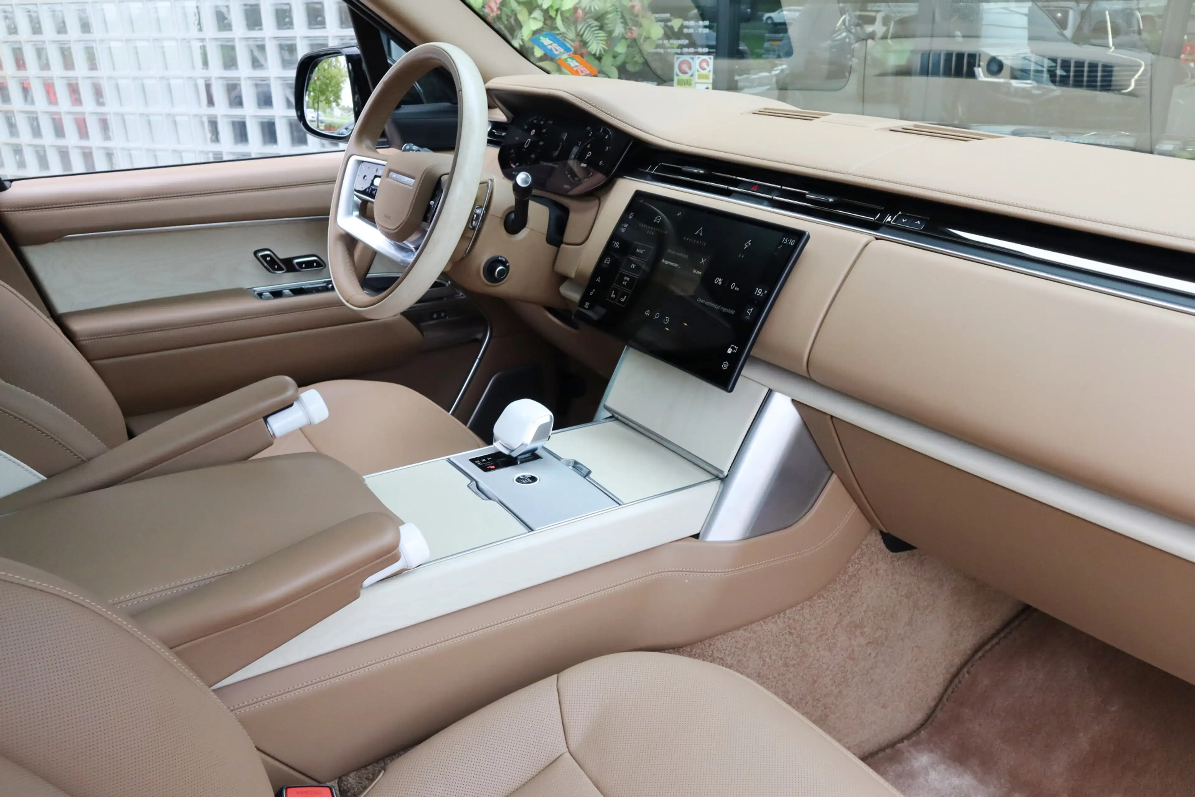 Land Rover Range Rover P550e SV | Meridian Signature Audio, Achterasbestu — photo 14