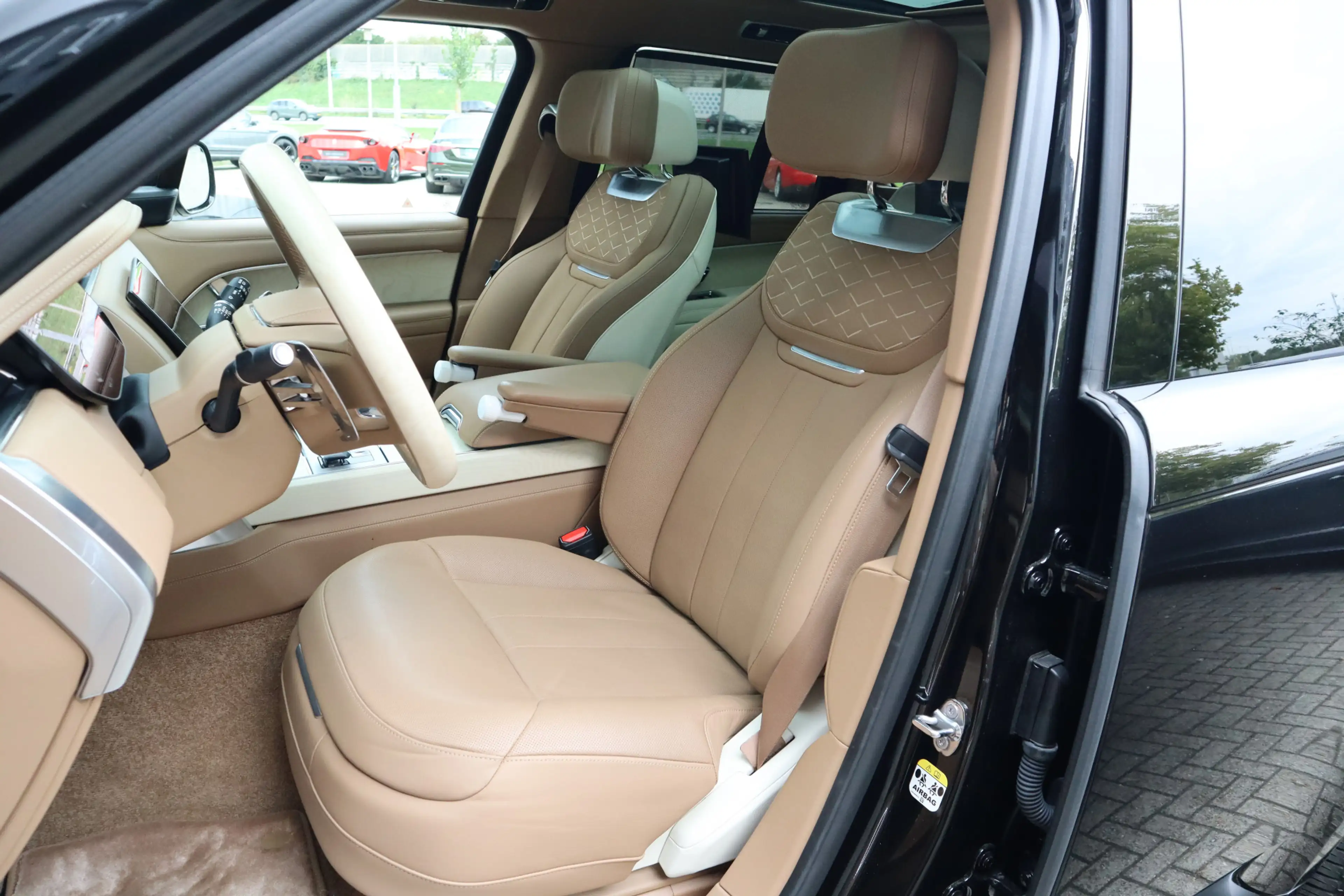 Land Rover Range Rover P550e SV | Meridian Signature Audio, Achterasbestu — photo 24