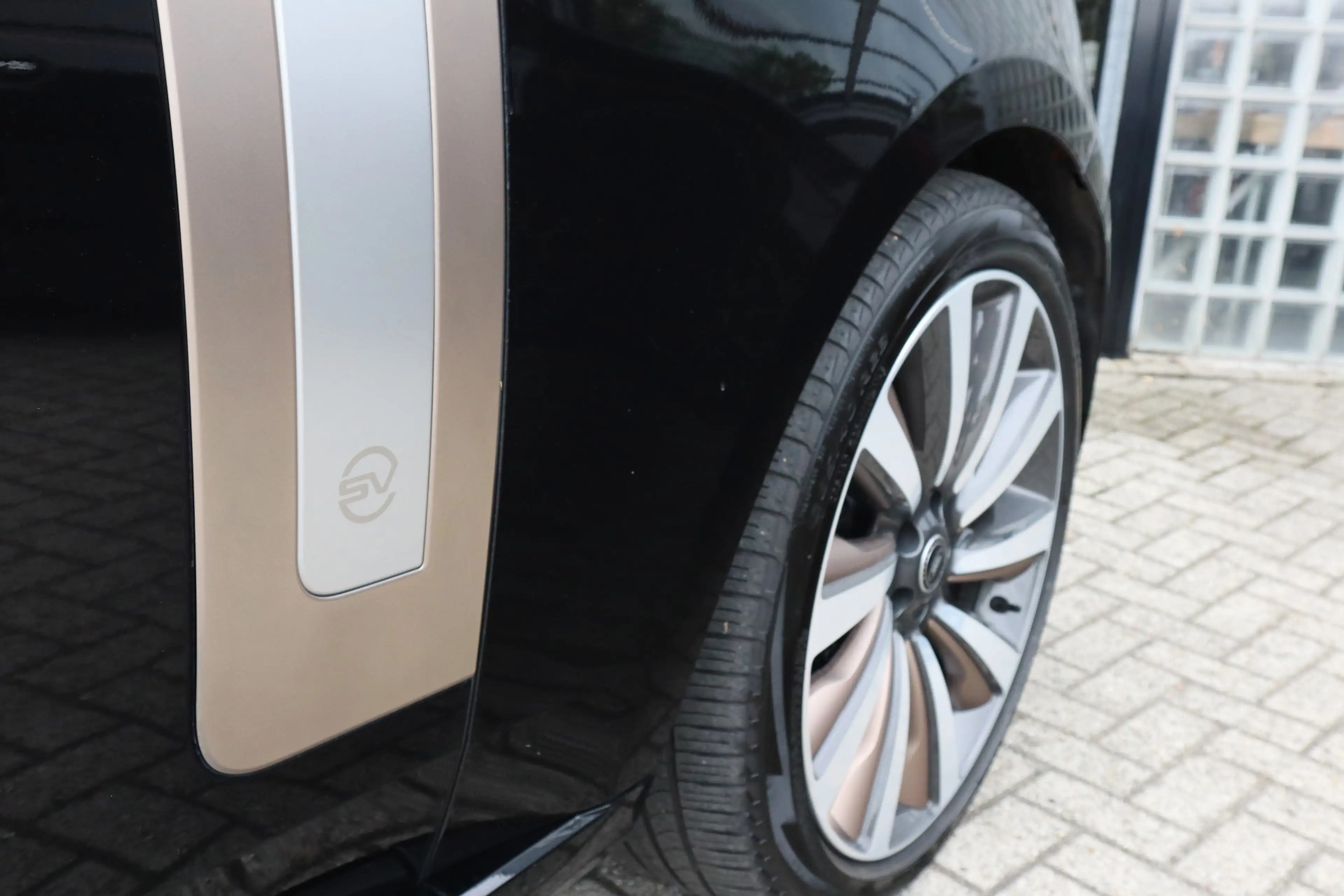Land Rover Range Rover P550e SV | Meridian Signature Audio, Achterasbestu — photo 10