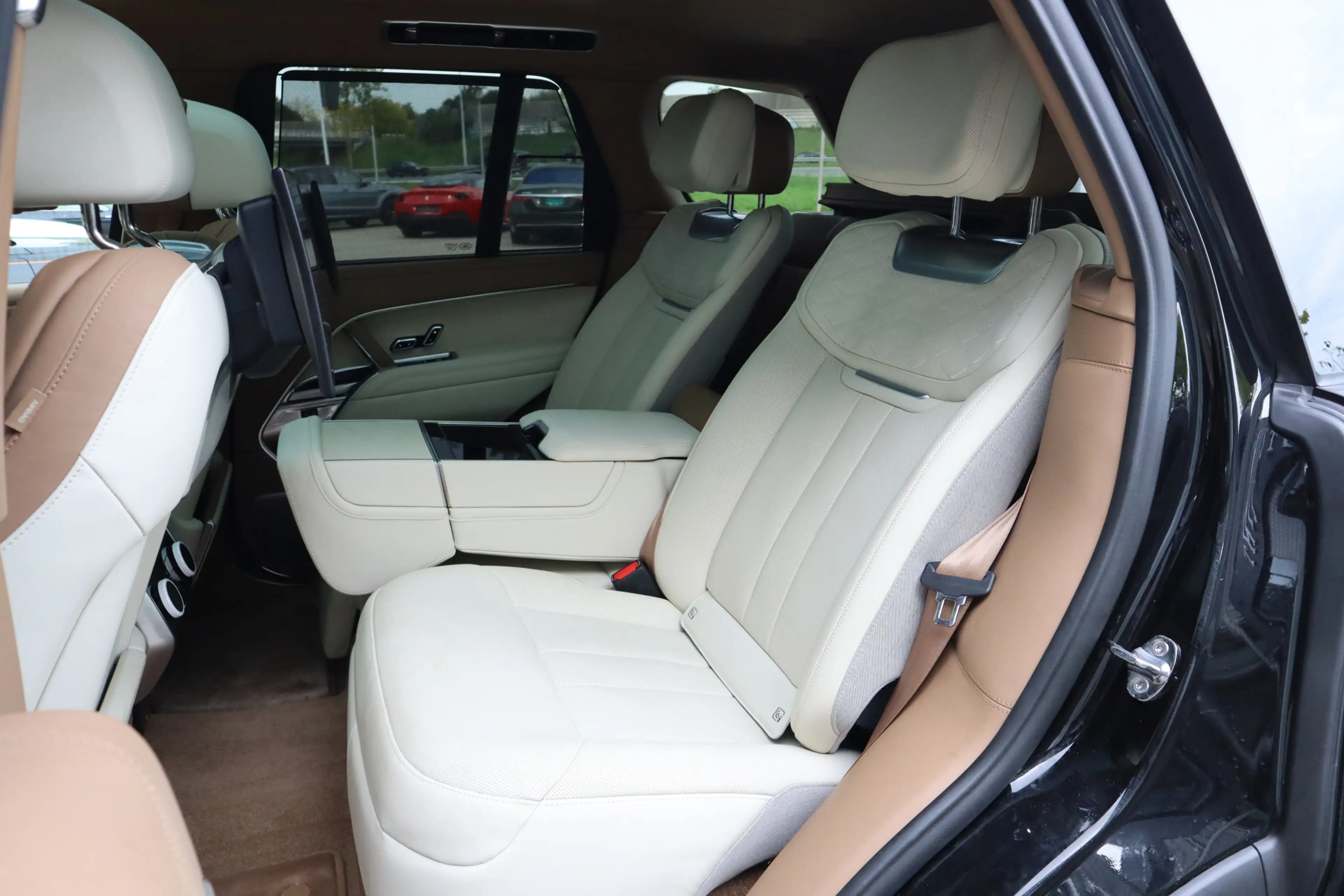 Land Rover Range Rover P550e SV | Meridian Signature Audio, Achterasbestu — photo 22