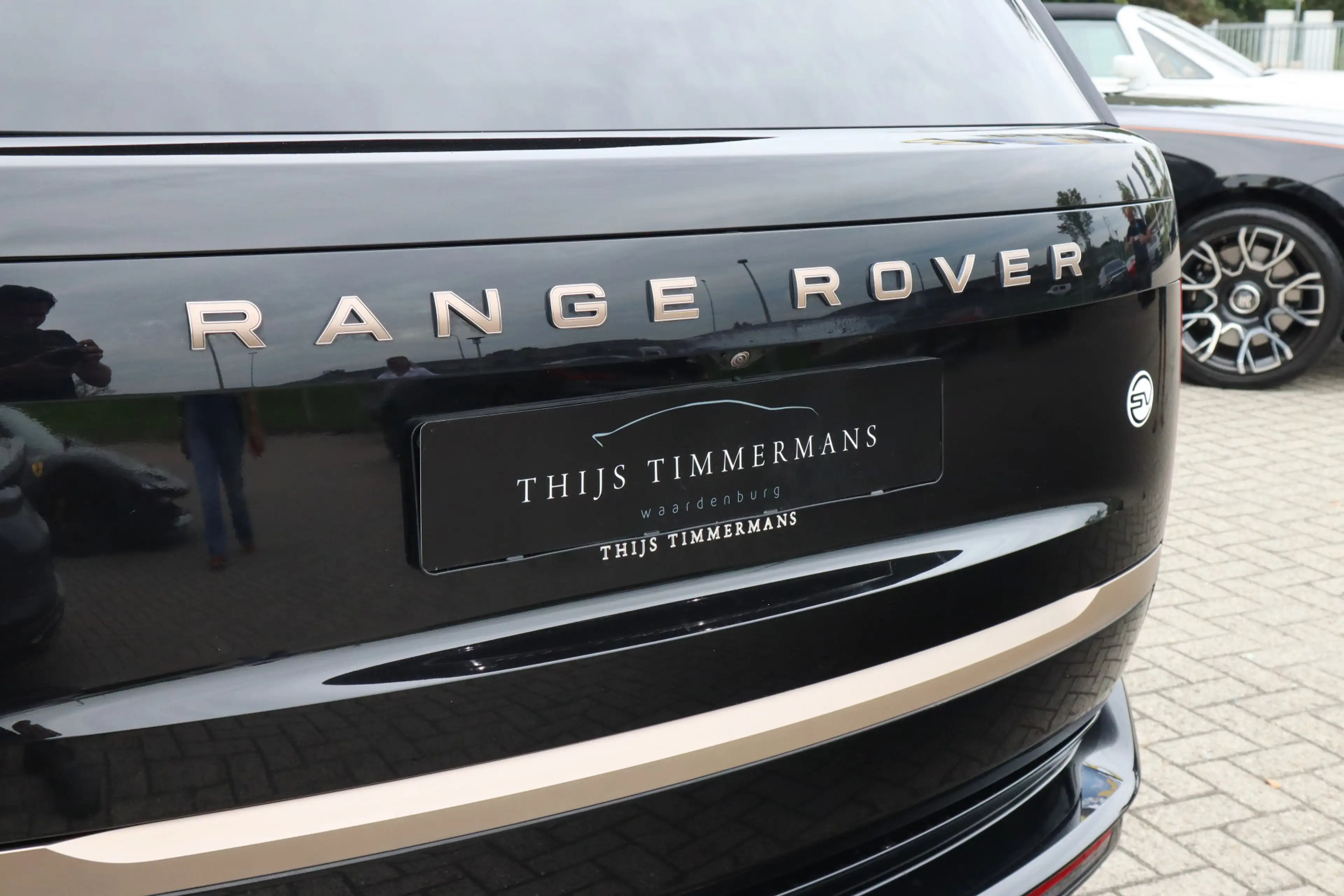 Land Rover Range Rover P550e SV | Meridian Signature Audio, Achterasbestu — photo 6