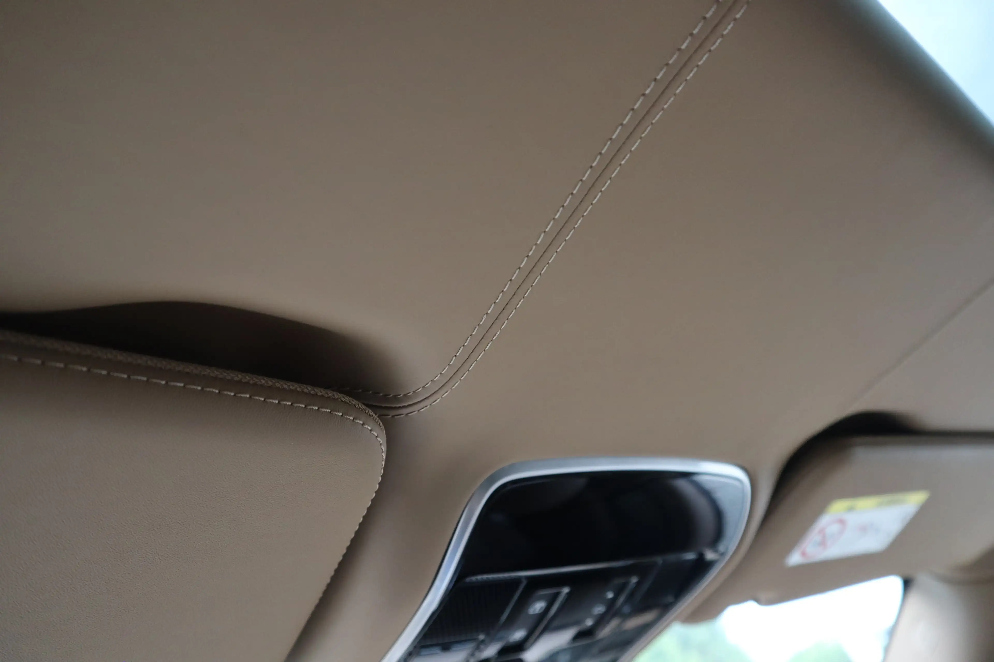 Land Rover Range Rover P550e SV | Meridian Signature Audio, Achterasbestu — photo 36