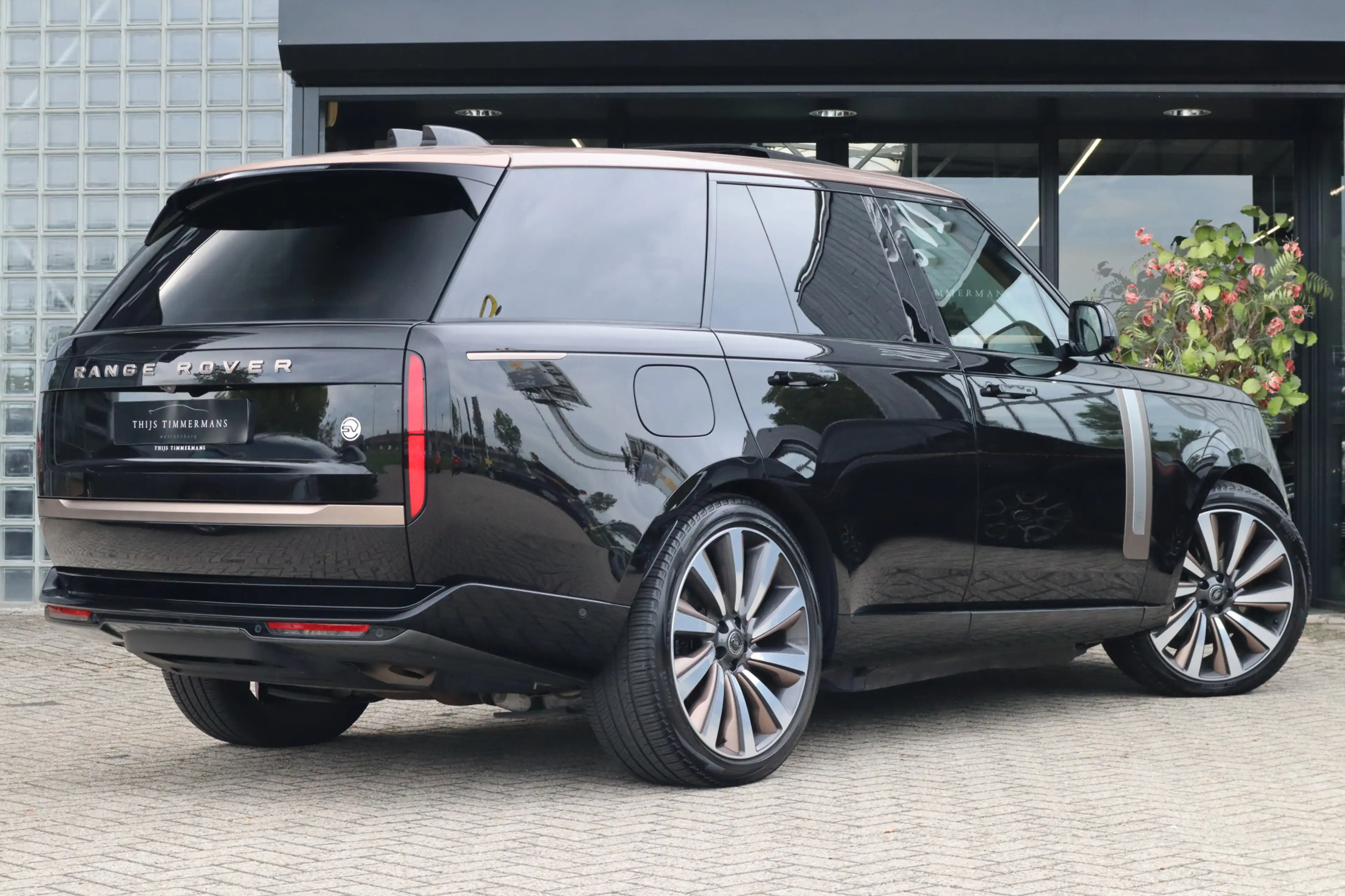 Land Rover Range Rover P550e SV | Meridian Signature Audio, Achterasbestu — photo 4