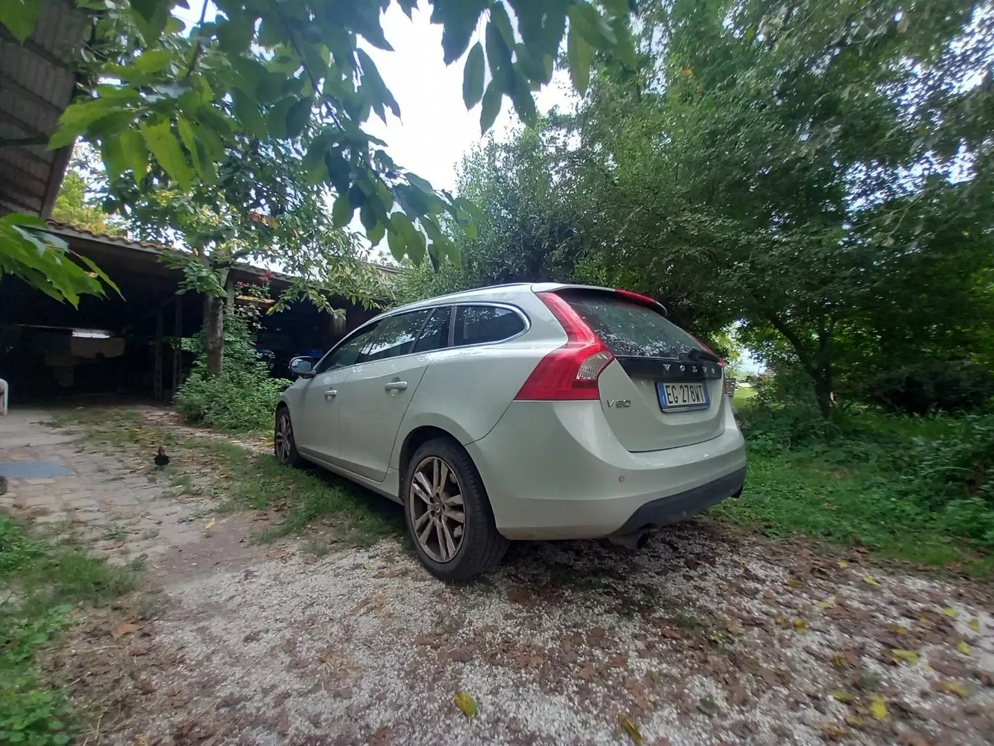 Volvo V60 2.4 d5 Momentum Bronzo - 2