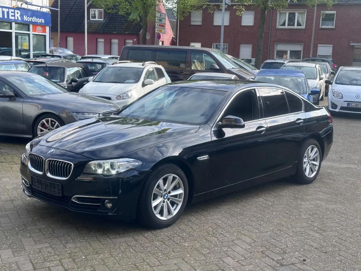 BMW 520 d Luxury*LEDER*Digital-Tacho*NAVI*SHZ*** Schwarz - 1