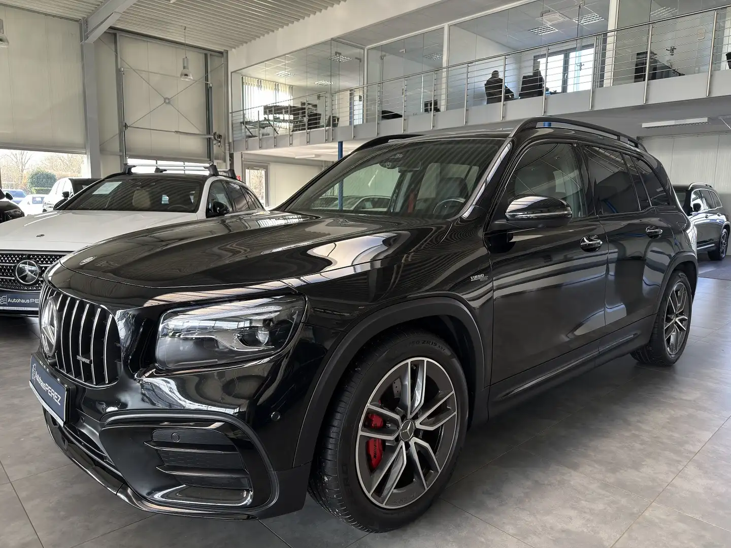 Mercedes-Benz GLB 35 AMG 4M BURMESTER- PANO- STANDHEIZUNG- AHK Noir - 2