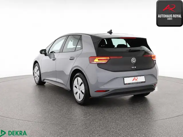 Volkswagen Id.3 view 3