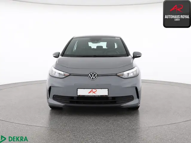 Volkswagen Id.3 view 8
