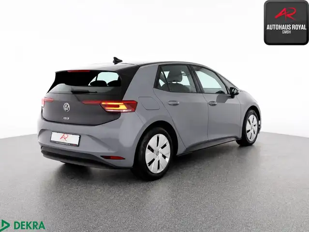 Volkswagen Id.3 view 5