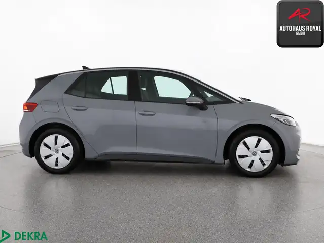 Volkswagen Id.3 view 6