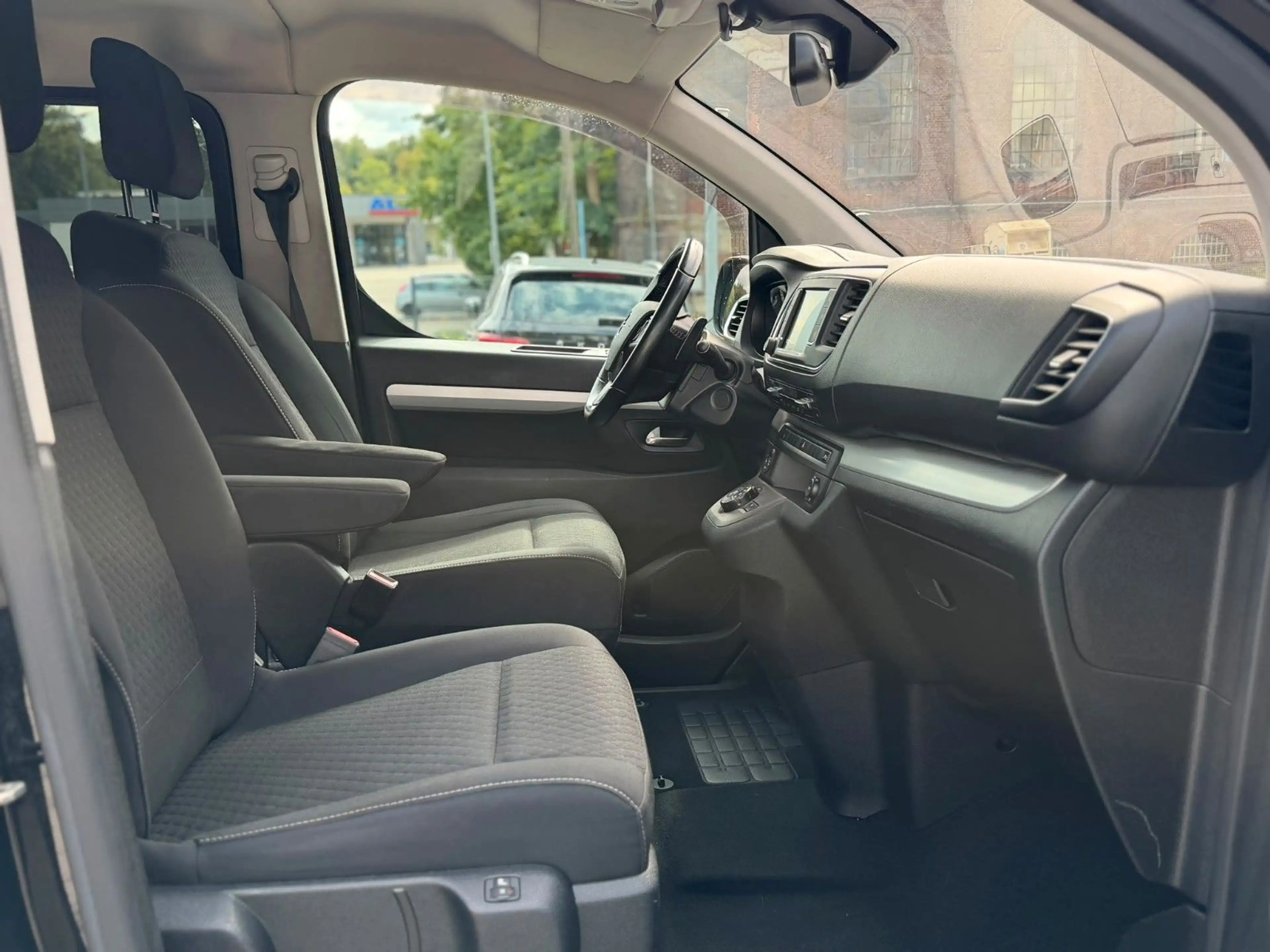 Opel Zafira Life Edition M — photo 9