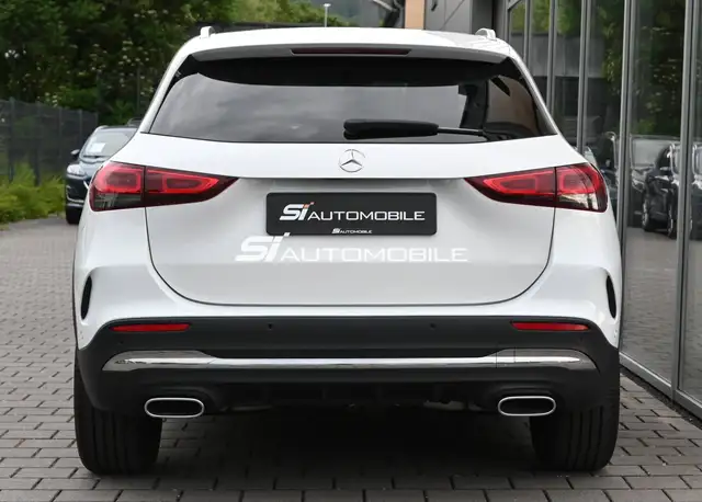 Mercedes-Benz GLA view 4