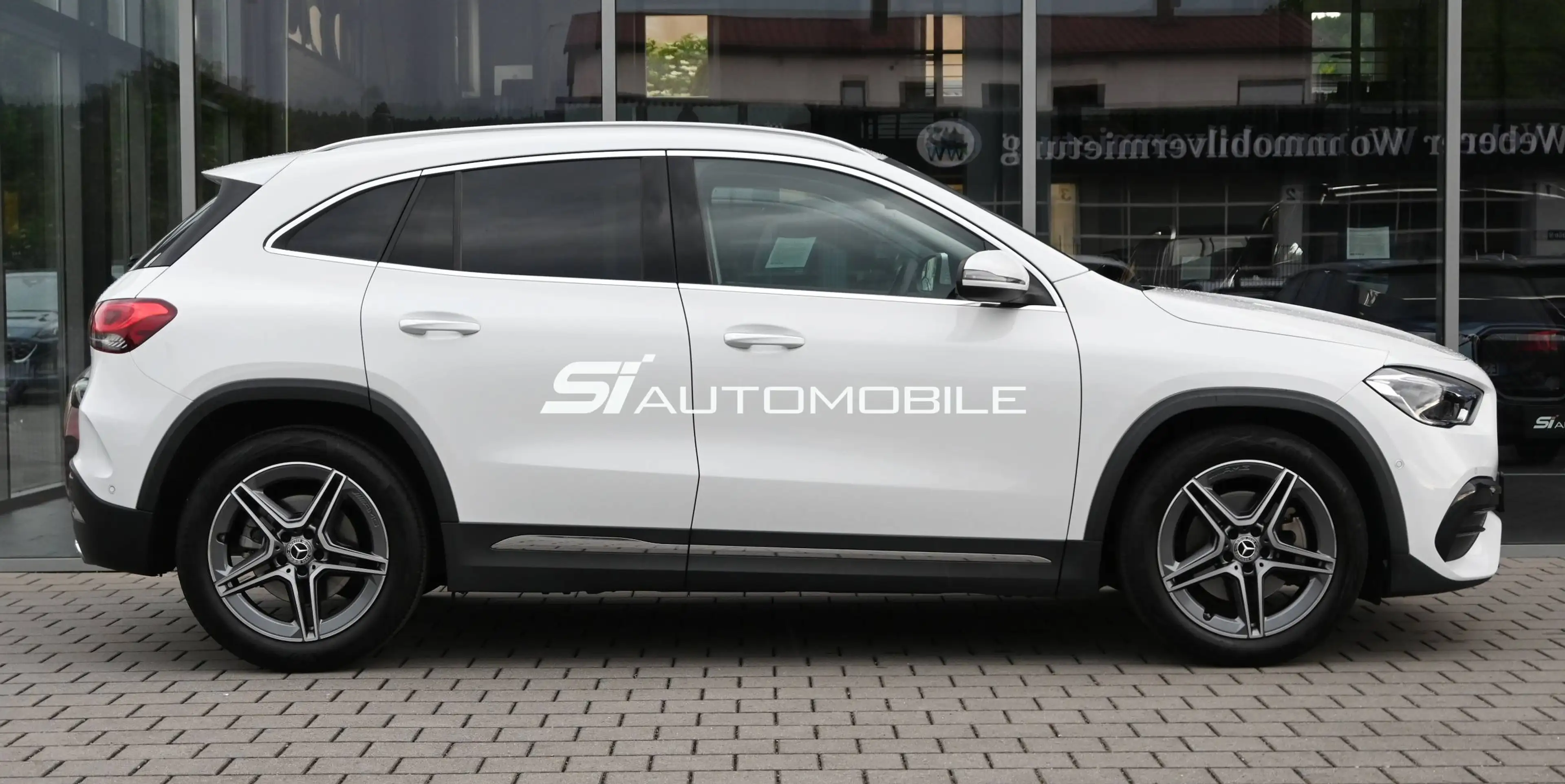 Mercedes-Benz GLA 250 AMG Line *DISTRONIC*HUD*STANDHEIZ*KAMERA*KEYLESS* — photo 6