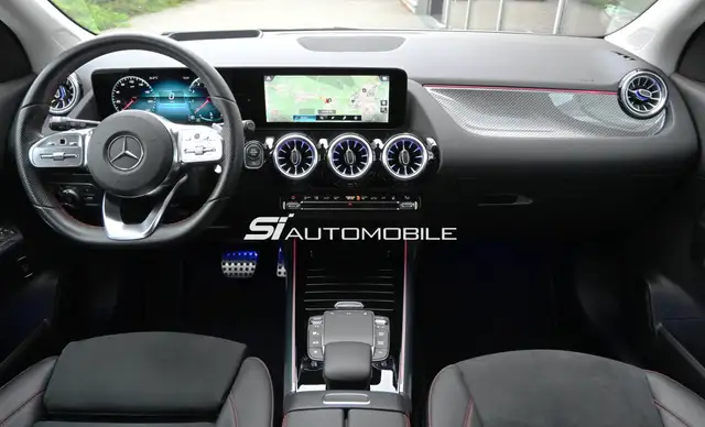 Mercedes-Benz GLA view 11