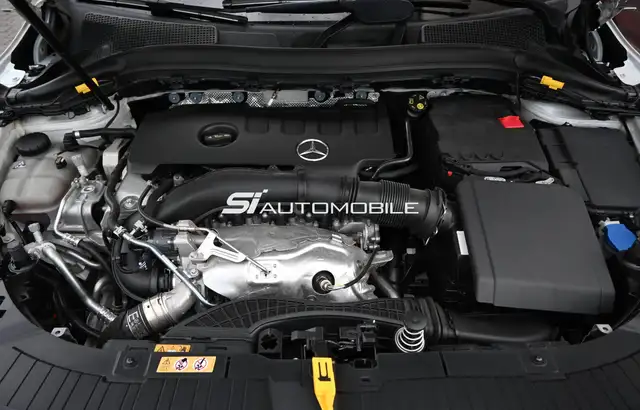 Mercedes-Benz GLA view 9